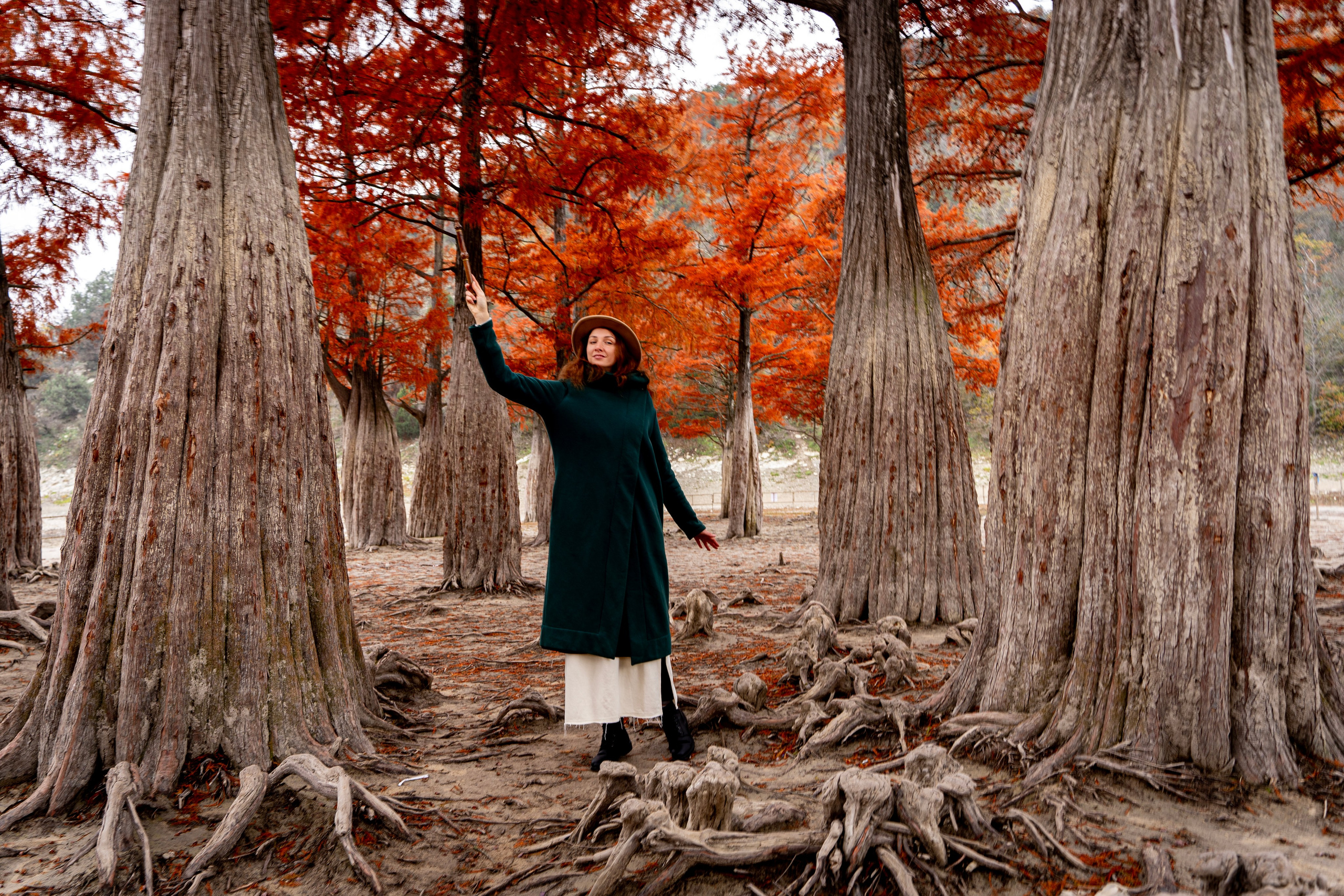 Осенняя фотосессия в Анапе — яркие кипарисы. Семейный и детский фотограф Екатерина Черняева. Снимаю портреты, love story, фотопрогулки, работаю на улице, в кафе, студии, дома у клиента