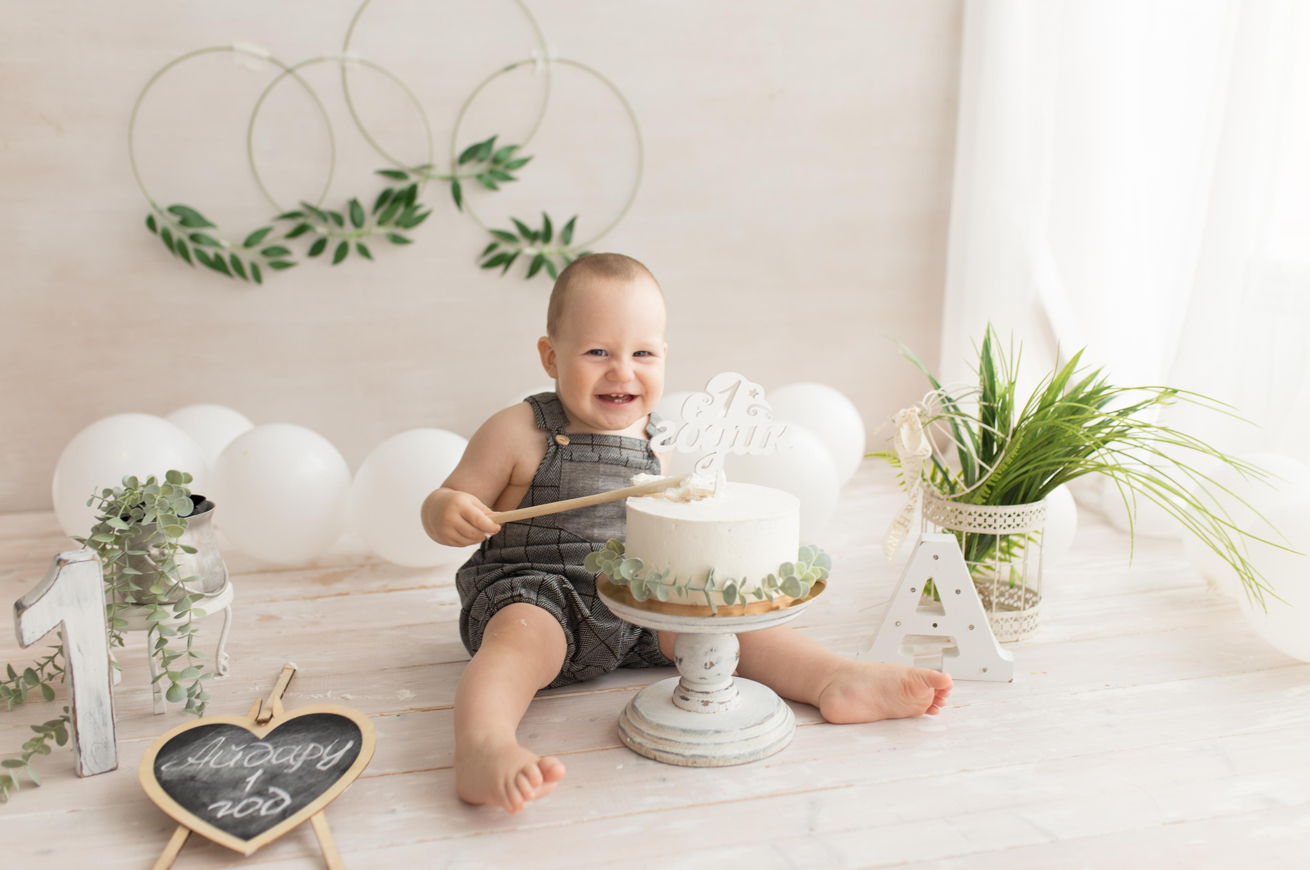 Фотосессия крушение торта в Казани. Фотограф новорождённых малышей и детский фотограф В Казани Лана Максим