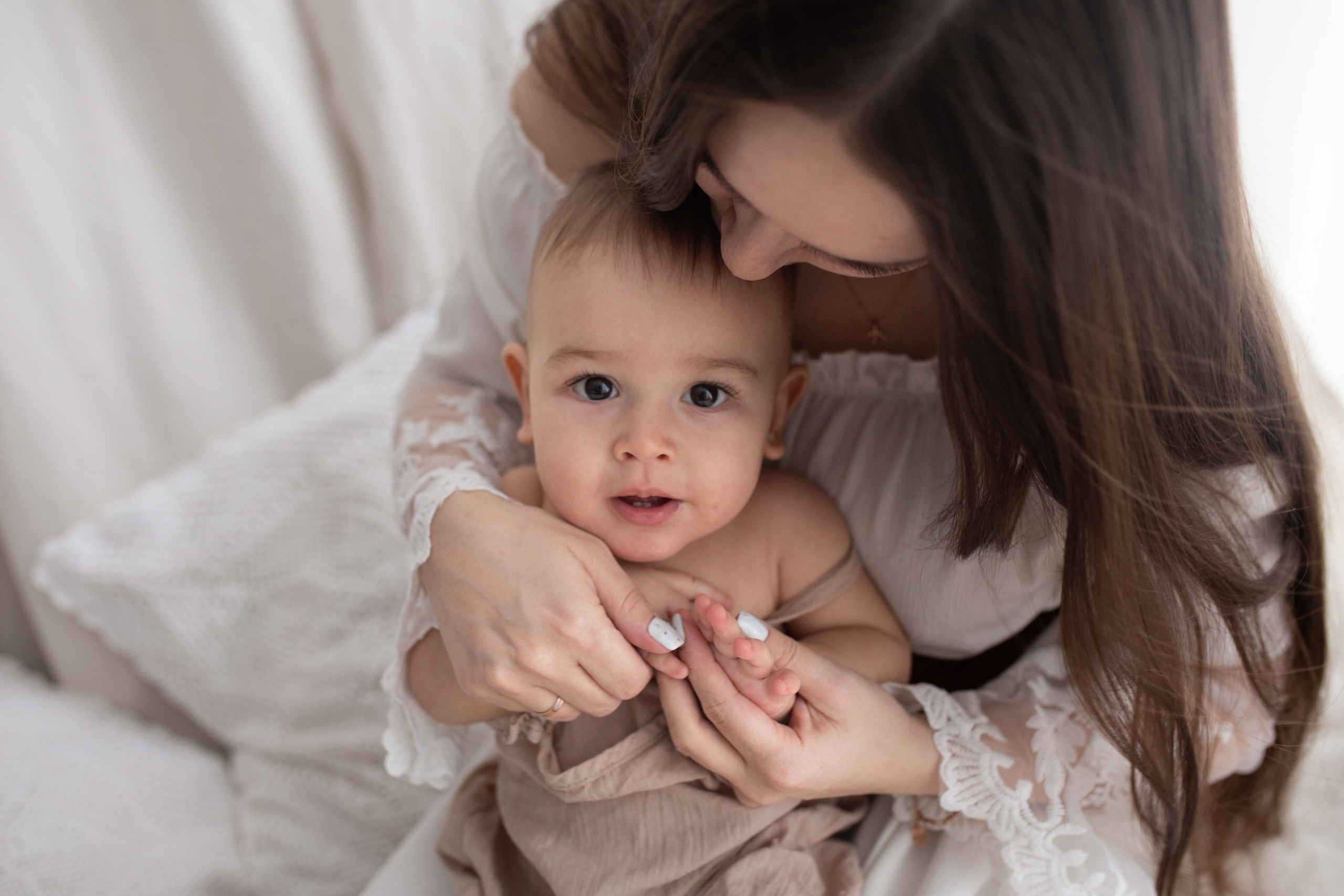Мама и малыш. Фотограф новорождённых малышей и детский фотограф В Казани Лана Максим