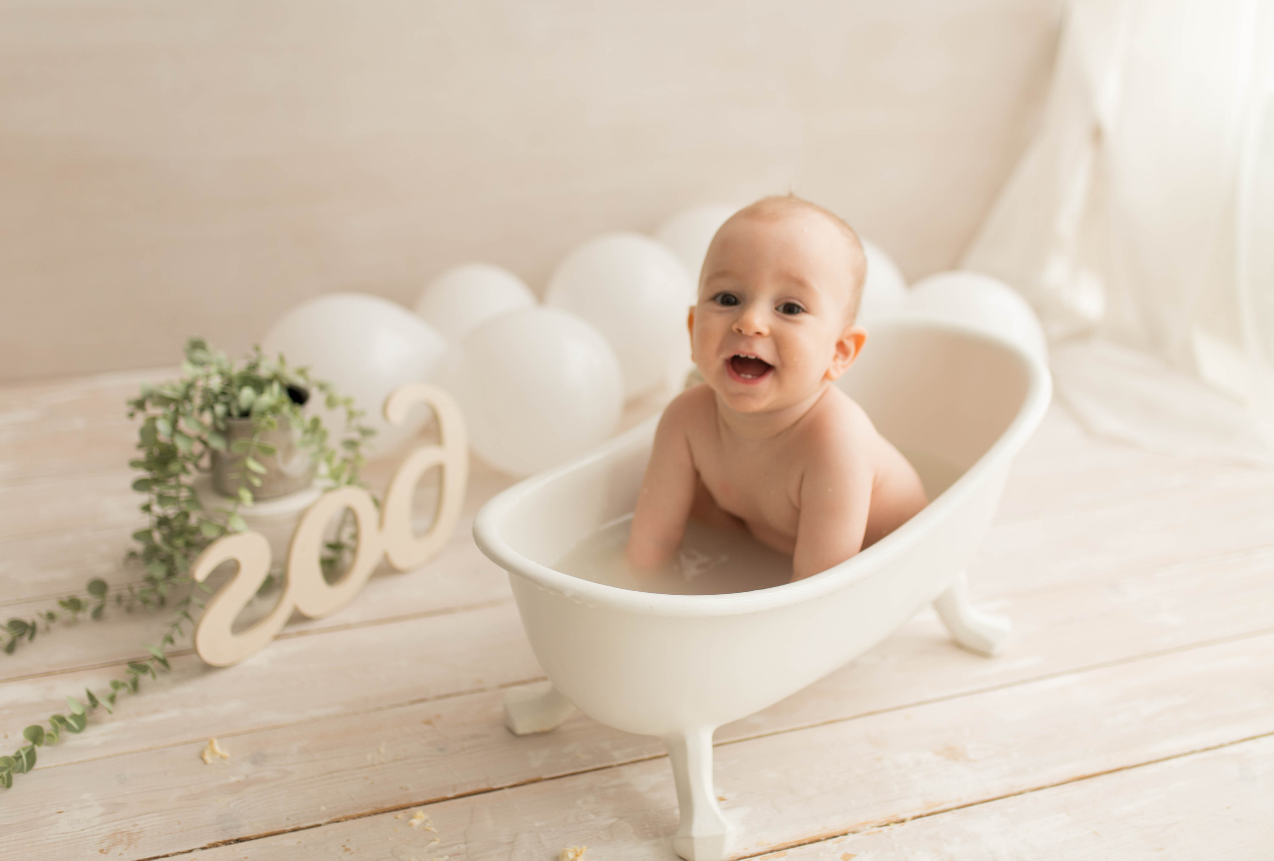 Фотосессия крушение торта в Казани. Фотограф новорождённых малышей и детский фотограф В Казани Лана Максим