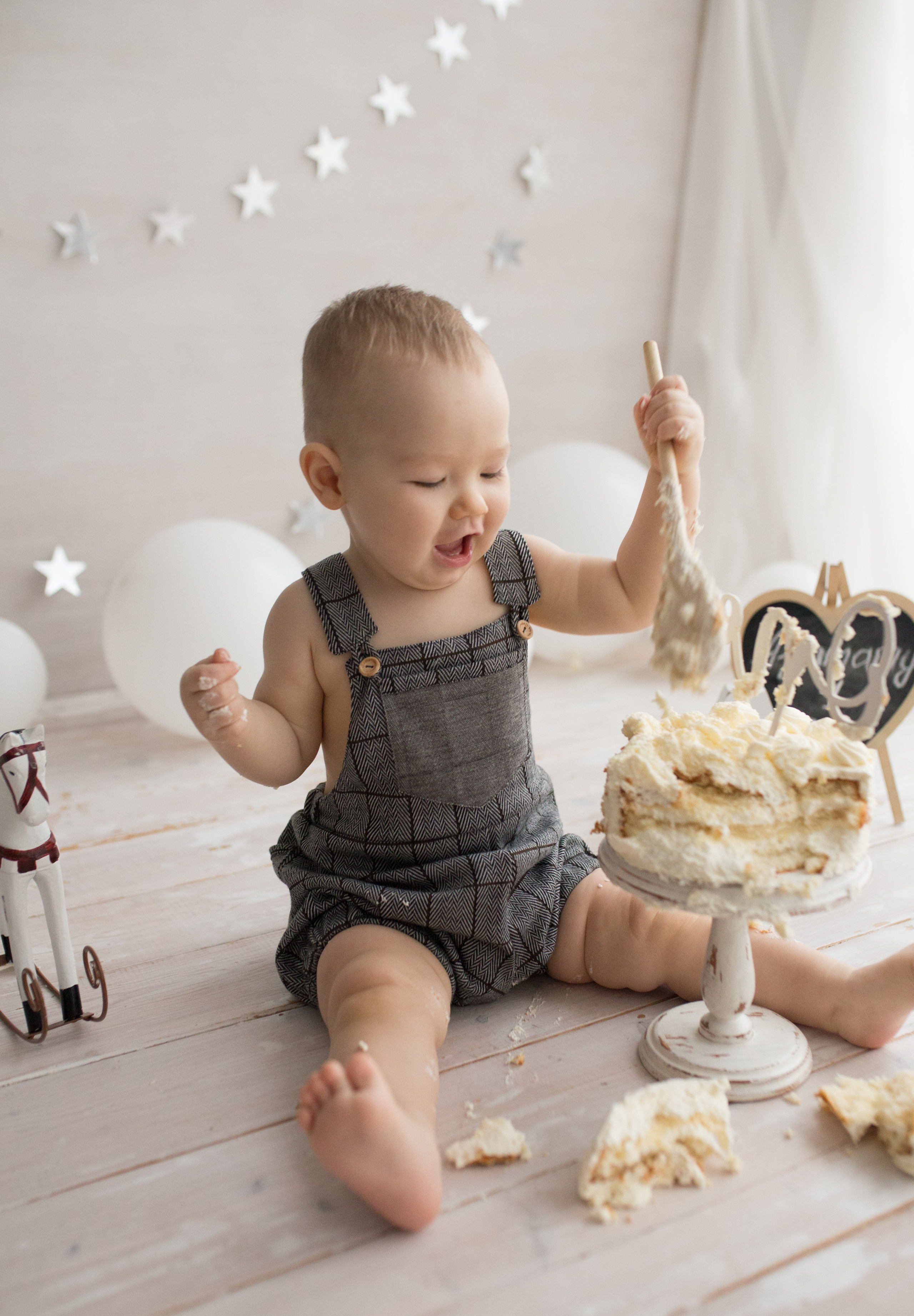 Фотосессия крушение торта в Казани. Фотограф новорождённых малышей и детский фотограф В Казани Лана Максим