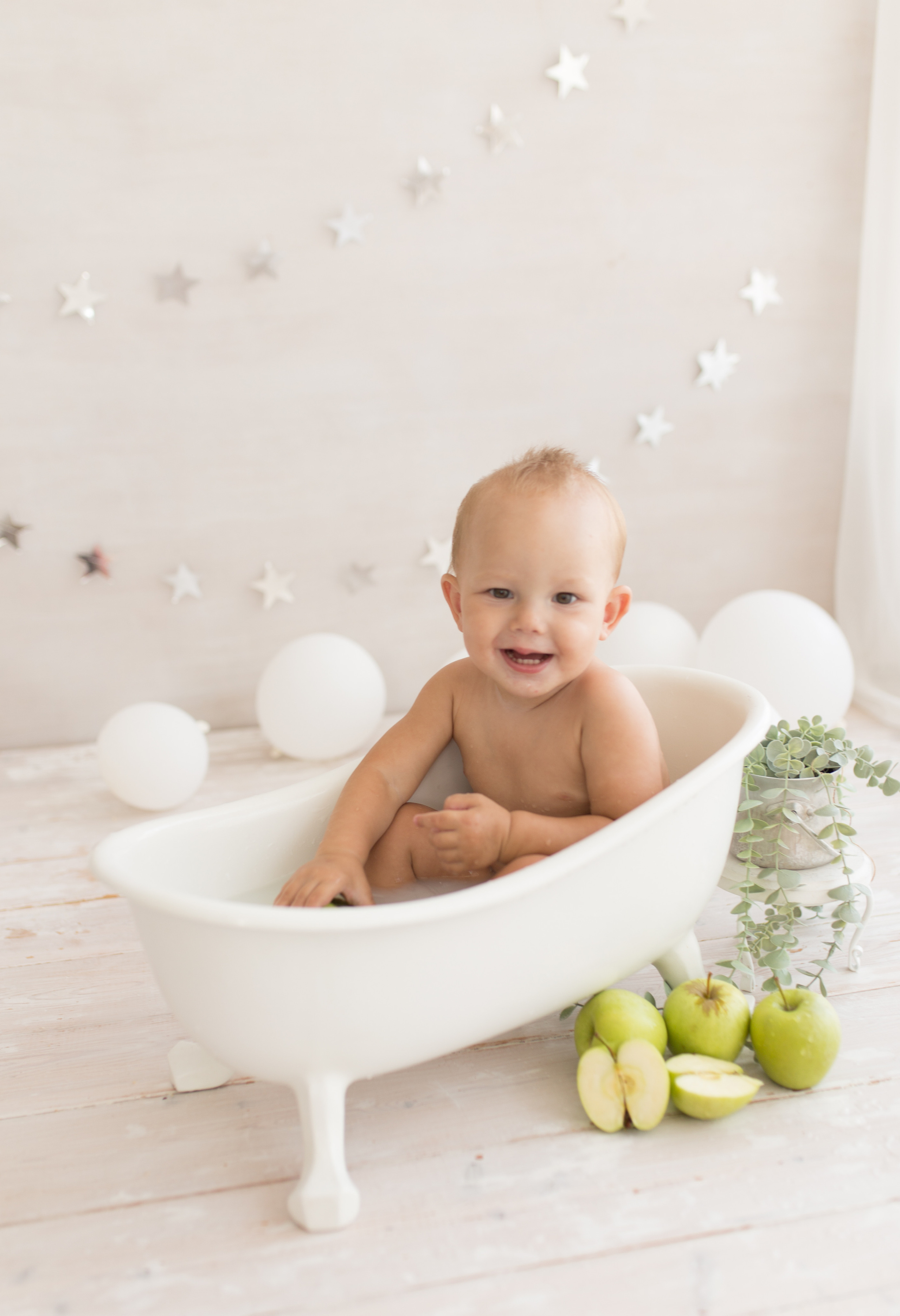 Фотосессия крушение торта в Казани. Фотограф новорождённых малышей и детский фотограф В Казани Лана Максим