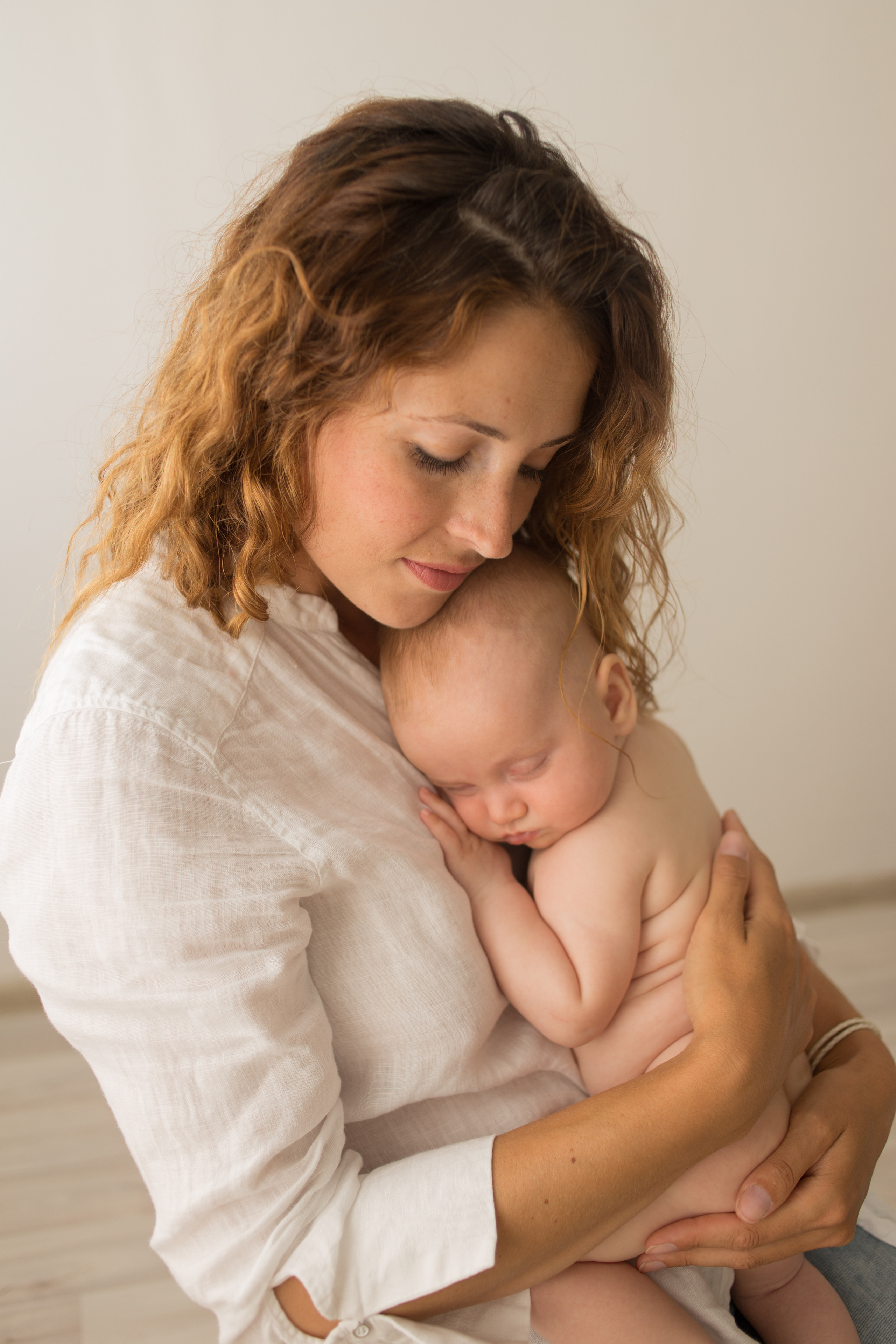 Мама и малыш. Фотограф новорождённых малышей и детский фотограф В Казани Лана Максим