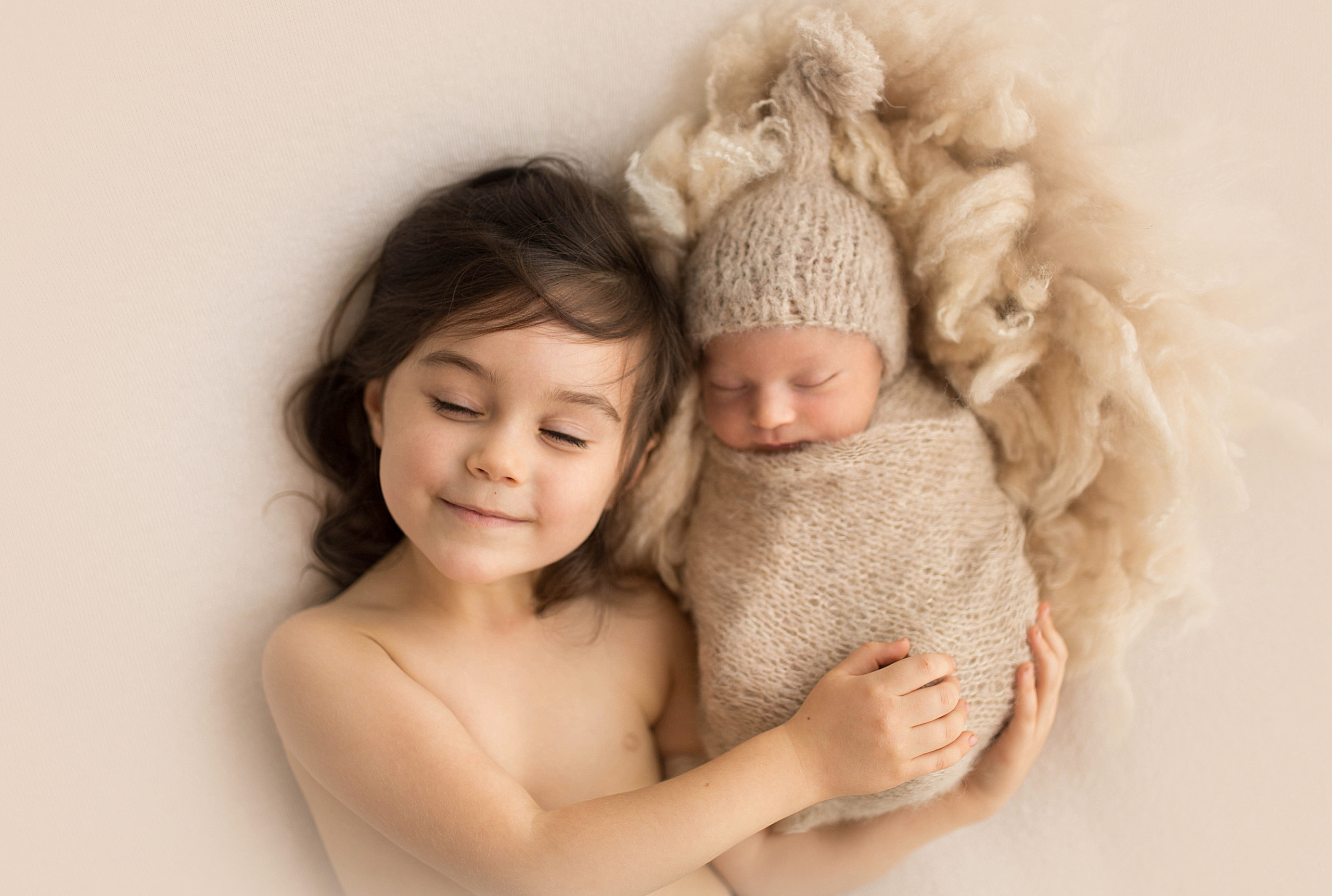 Детская фотосессия старшие и младшие дети. Фотограф новорождённых малышей и детский фотограф В Казани Лана Максим