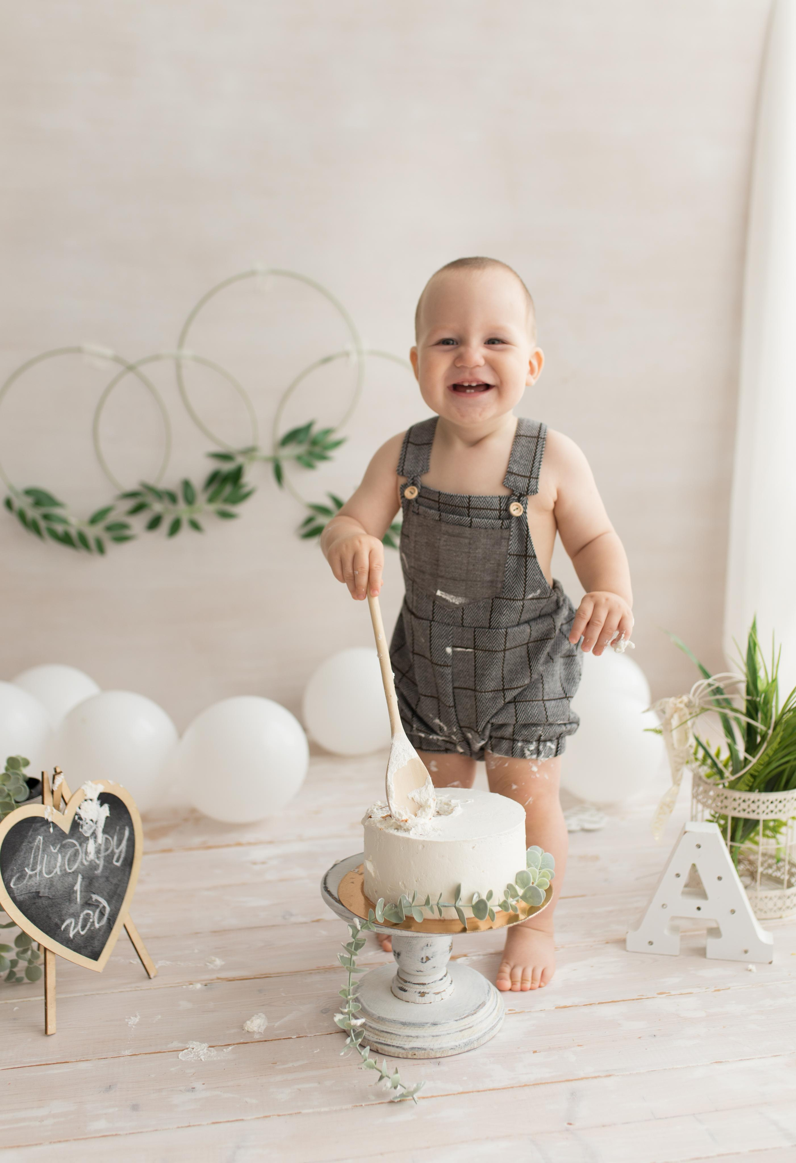 Фотосессия крушение торта в Казани. Фотограф новорождённых малышей и детский фотограф В Казани Лана Максим