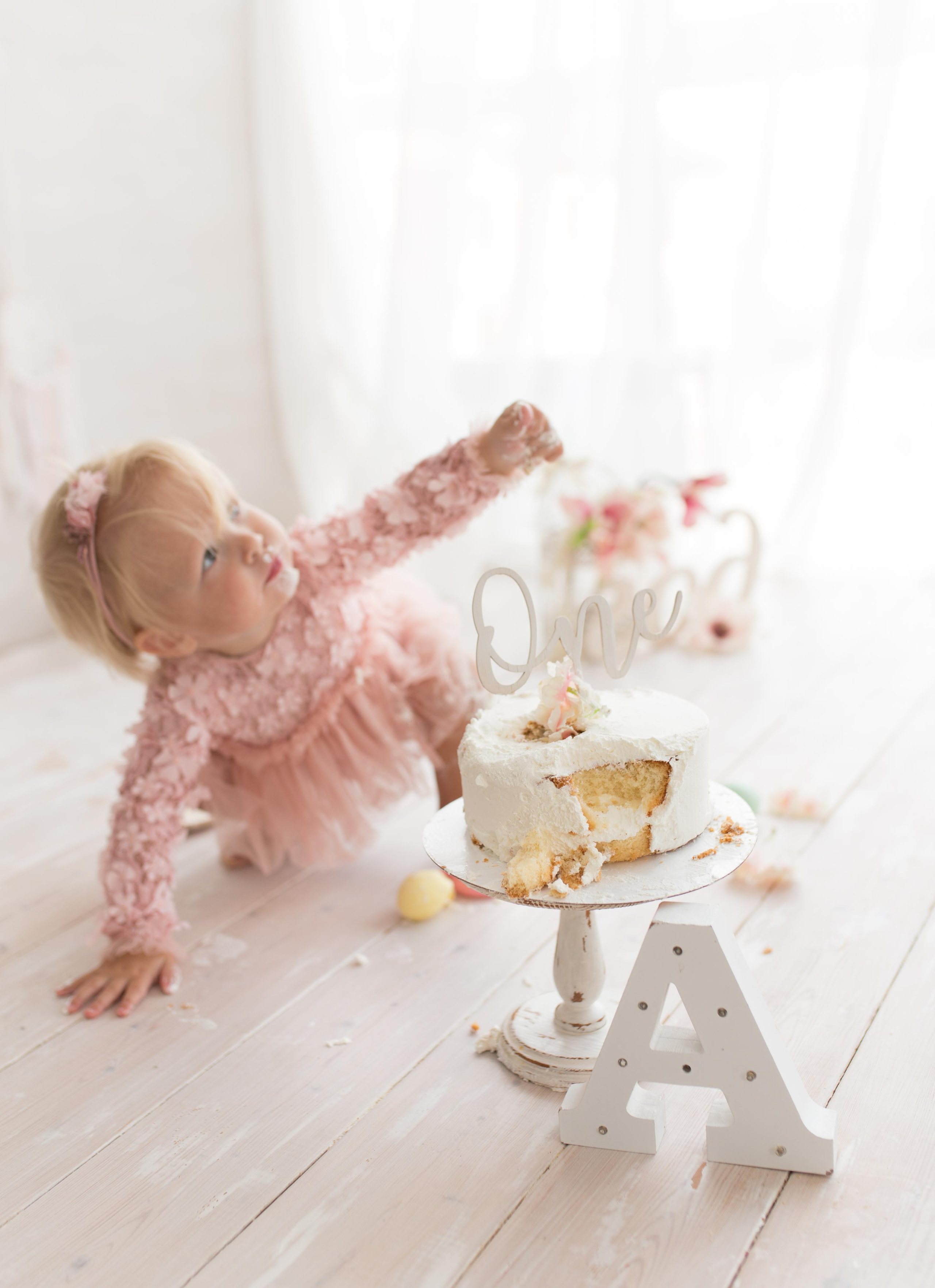 Фотосессия крушение торта в Казани. Фотограф новорождённых малышей и детский фотограф В Казани Лана Максим