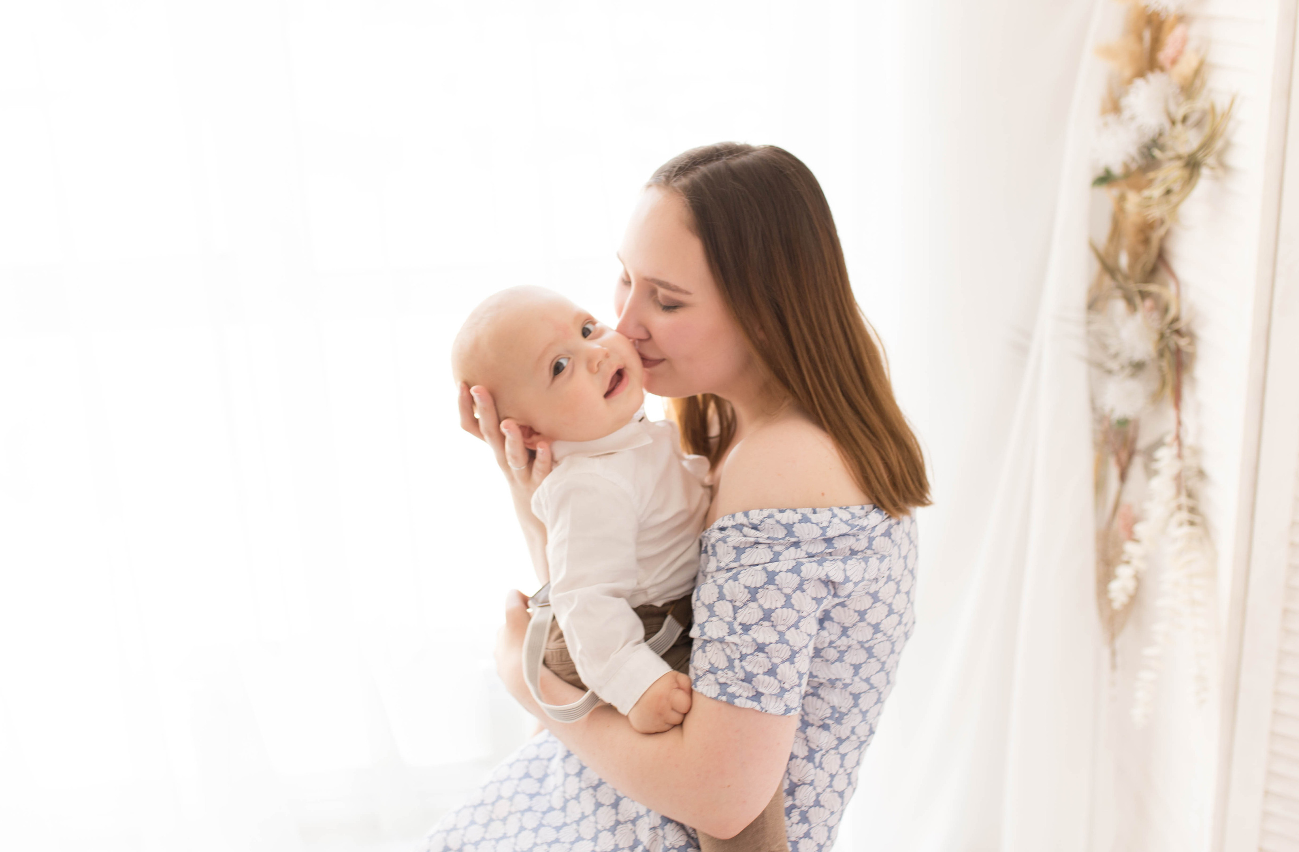 Мама и малыш. Фотограф новорождённых малышей и детский фотограф В Казани Лана Максим