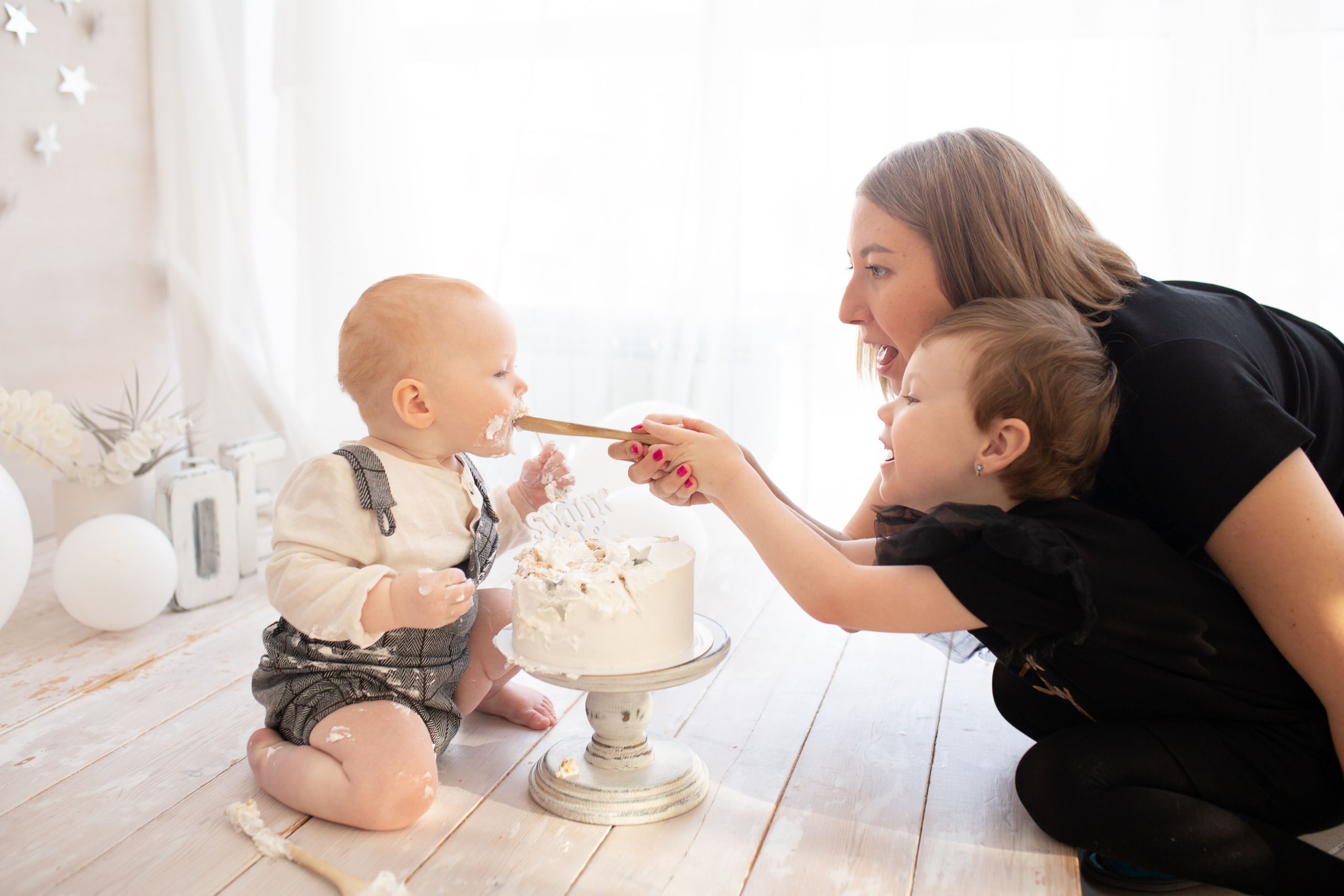 Фотосессия крушение торта в Казани. Фотограф новорождённых малышей и детский фотограф В Казани Лана Максим