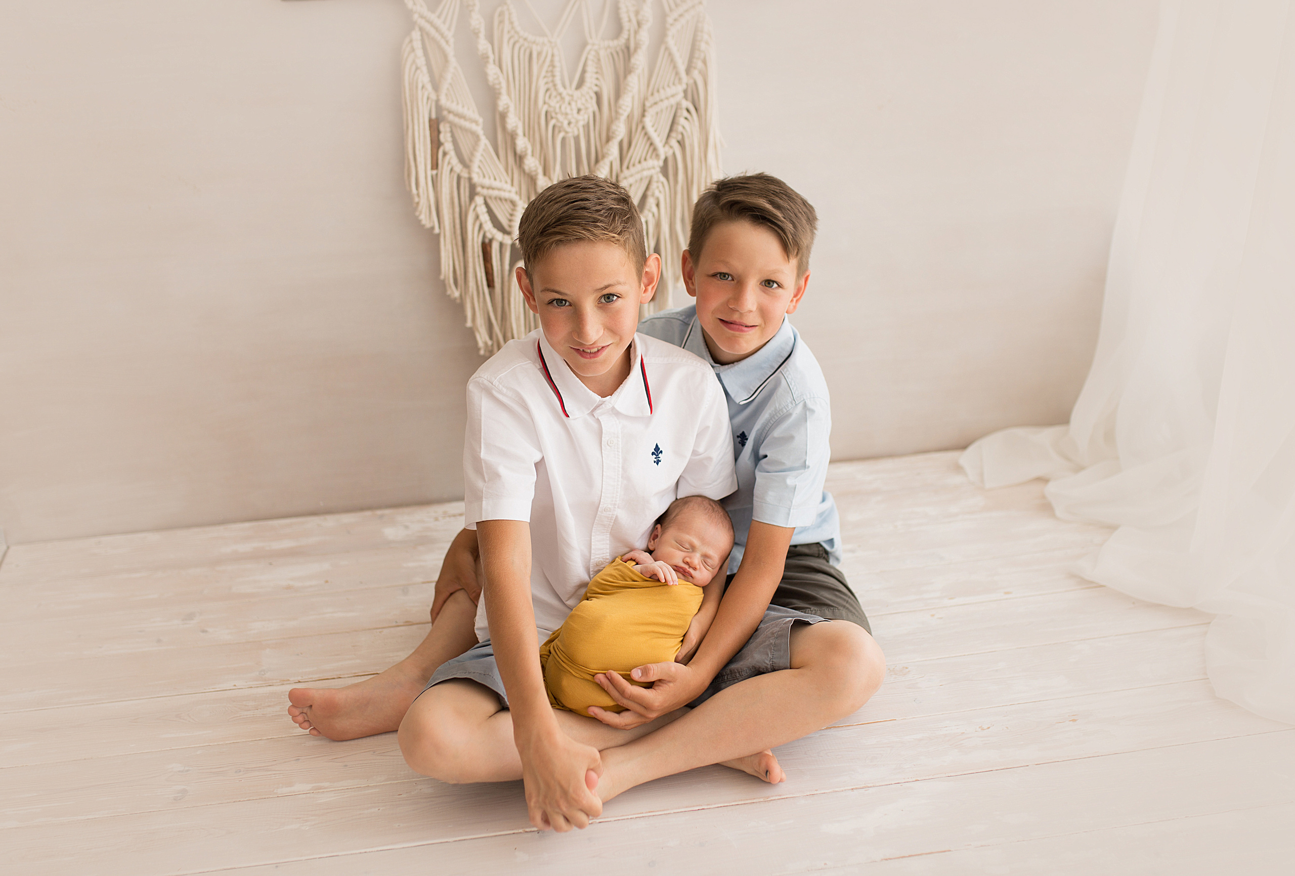Детская фотосессия старшие и младшие дети. Фотограф новорождённых малышей и детский фотограф В Казани Лана Максим