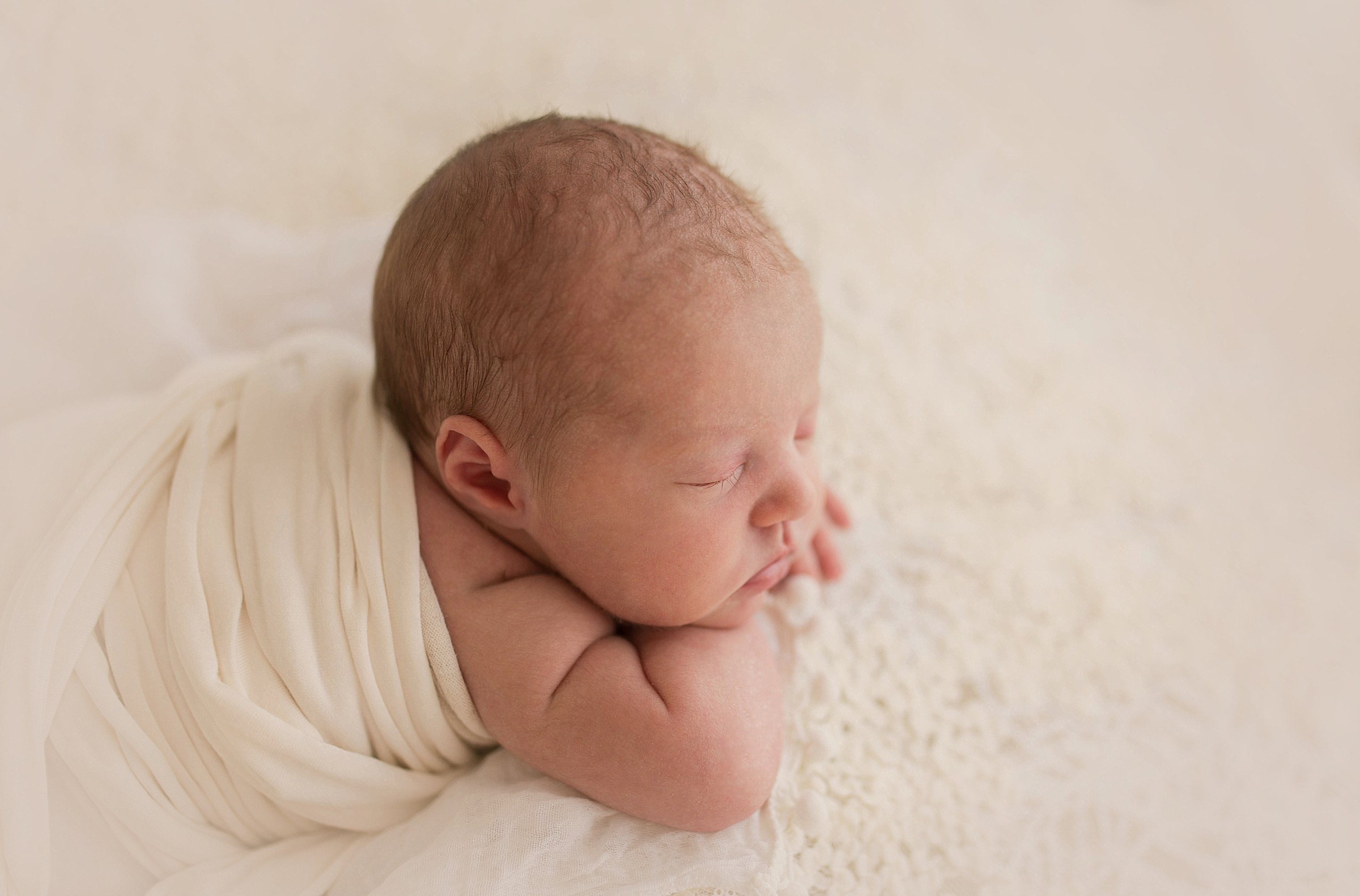 Фотосессия новорождённого. Фотограф новорождённых малышей и детский фотограф В Казани Лана Максим