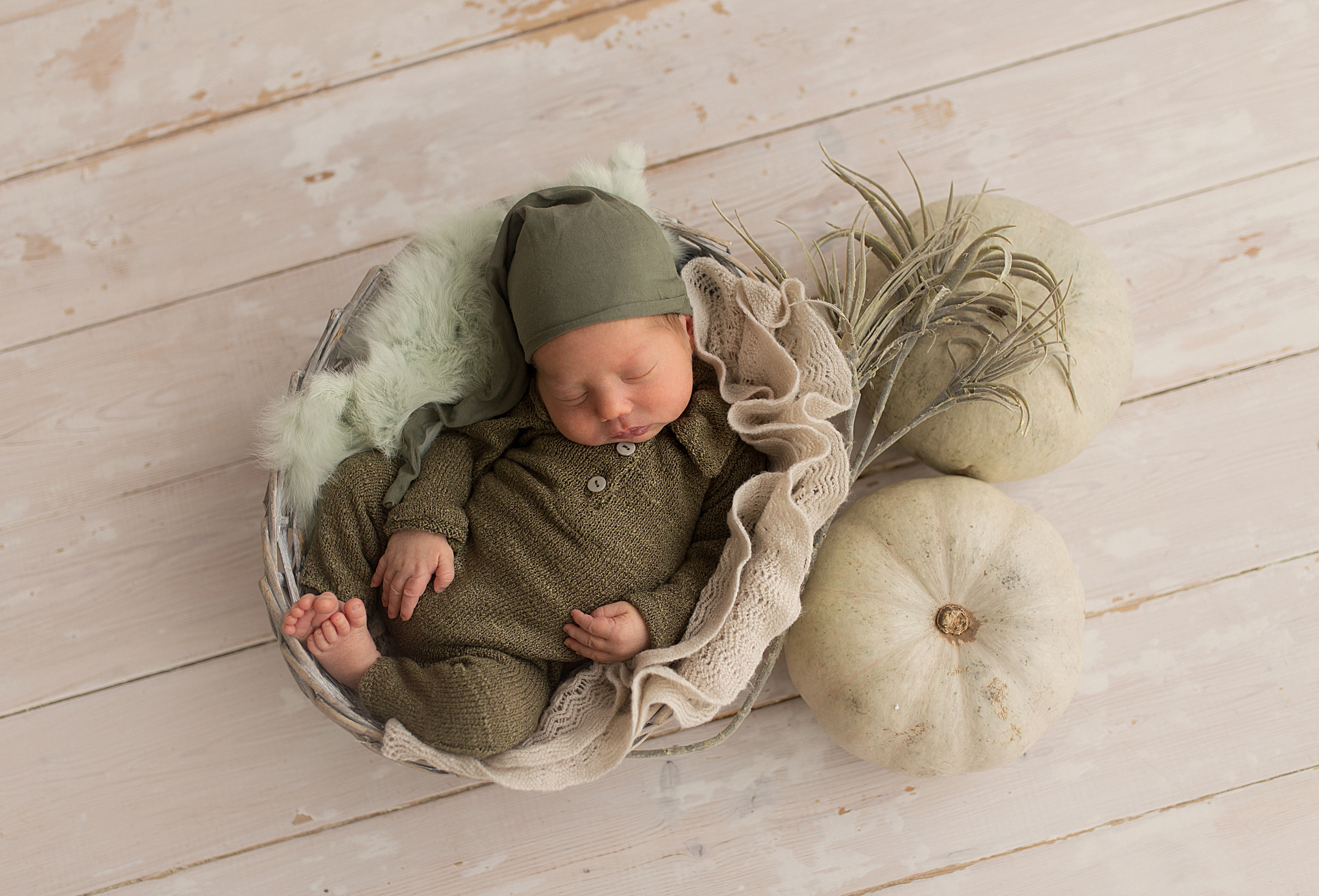 Фотосессия новорождённого. Фотограф новорождённых малышей и детский фотограф В Казани Лана Максим