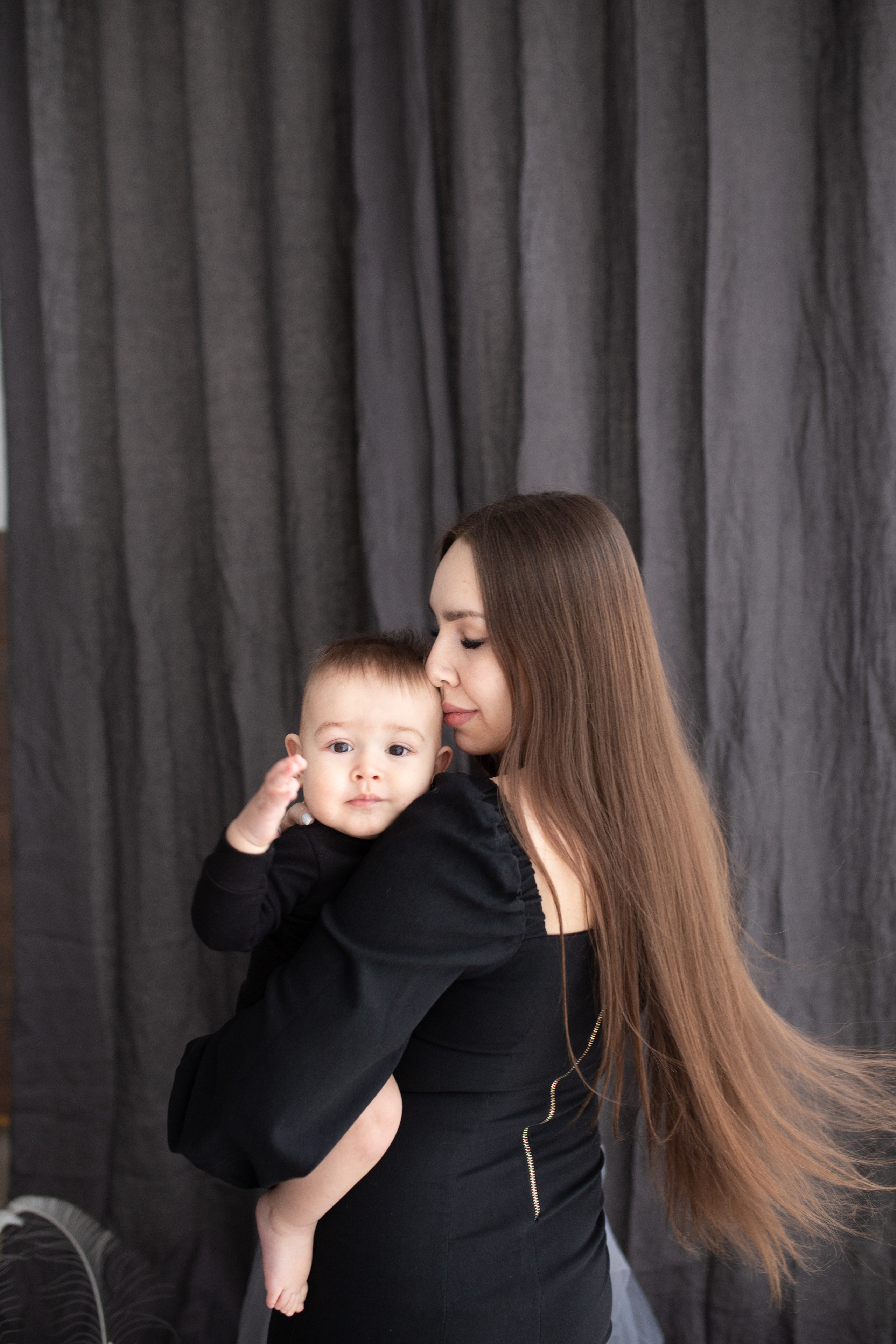 Мама и малыш. Фотограф новорождённых малышей и детский фотограф В Казани Лана Максим