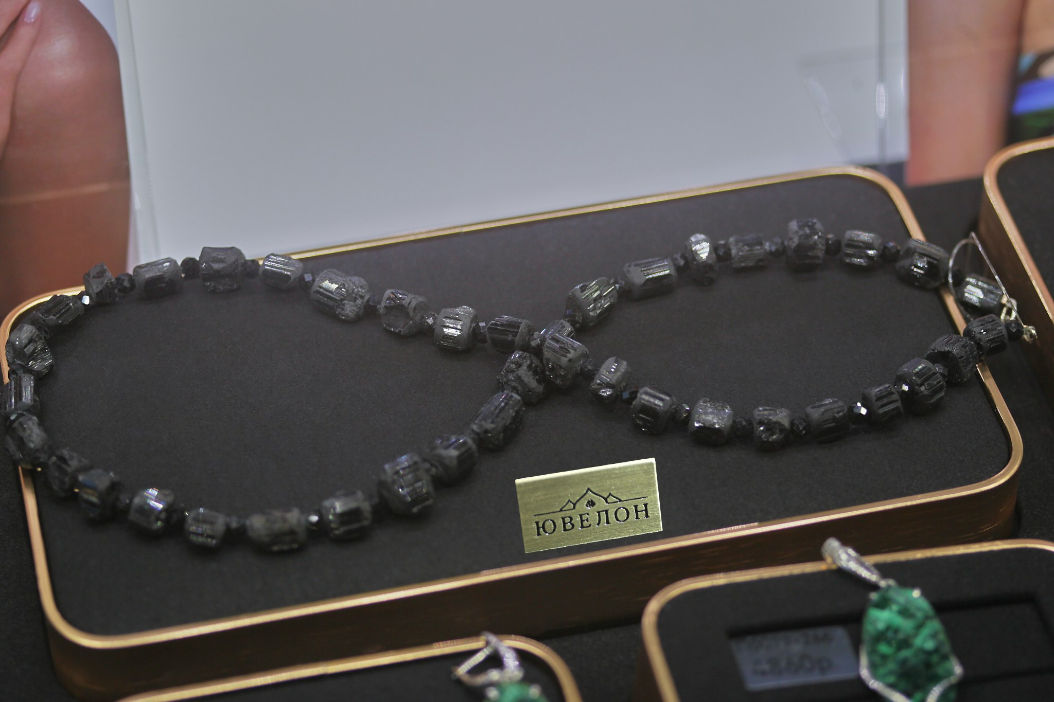 Necklaces, chains and pendants. The Website of the Photographer Vitaly Deni