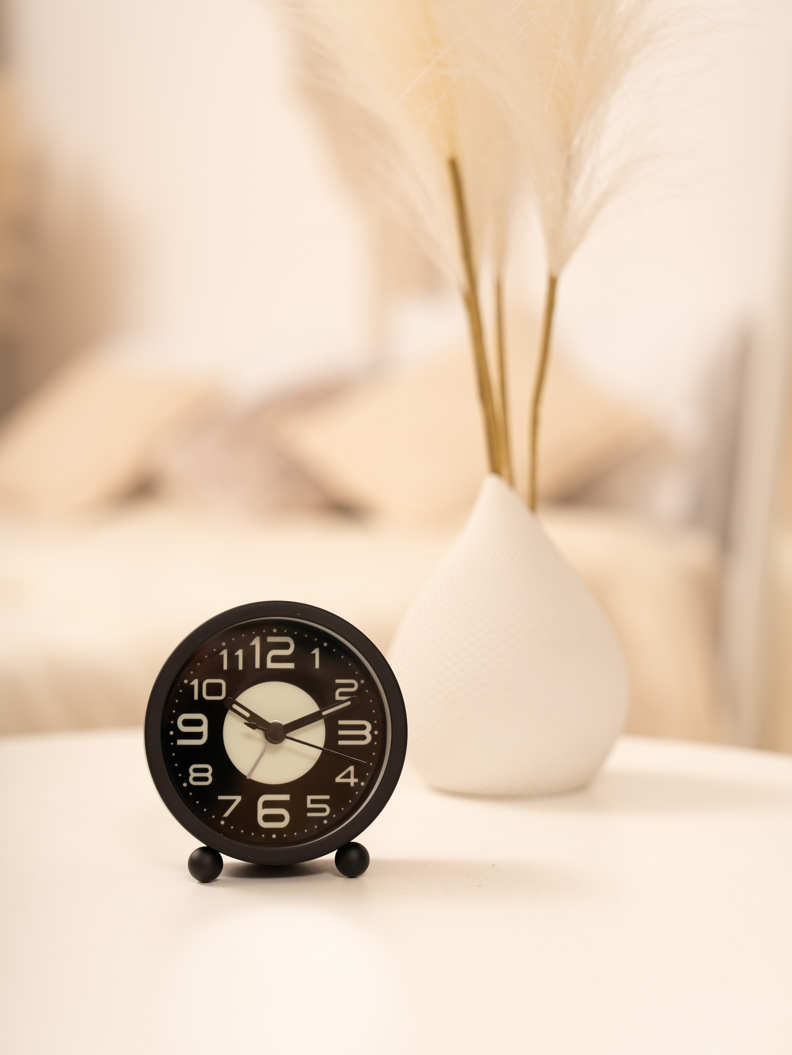 Будильники. Фотограф