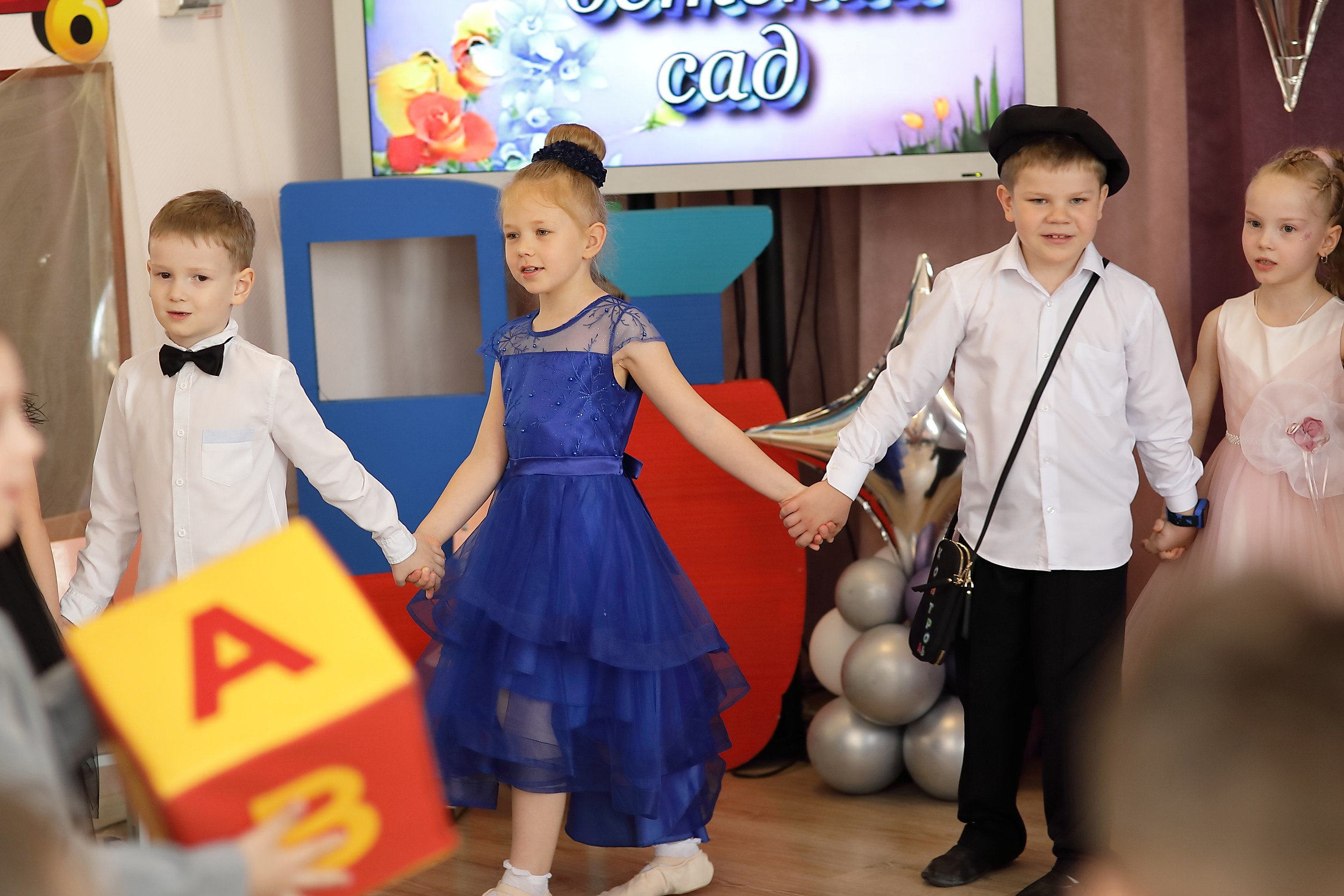 Фотосессия выпускного в детском саду. Свадебный и семейный фотограф и видеограф в Екатеринбурге Полянские Тимур и Анастасия
