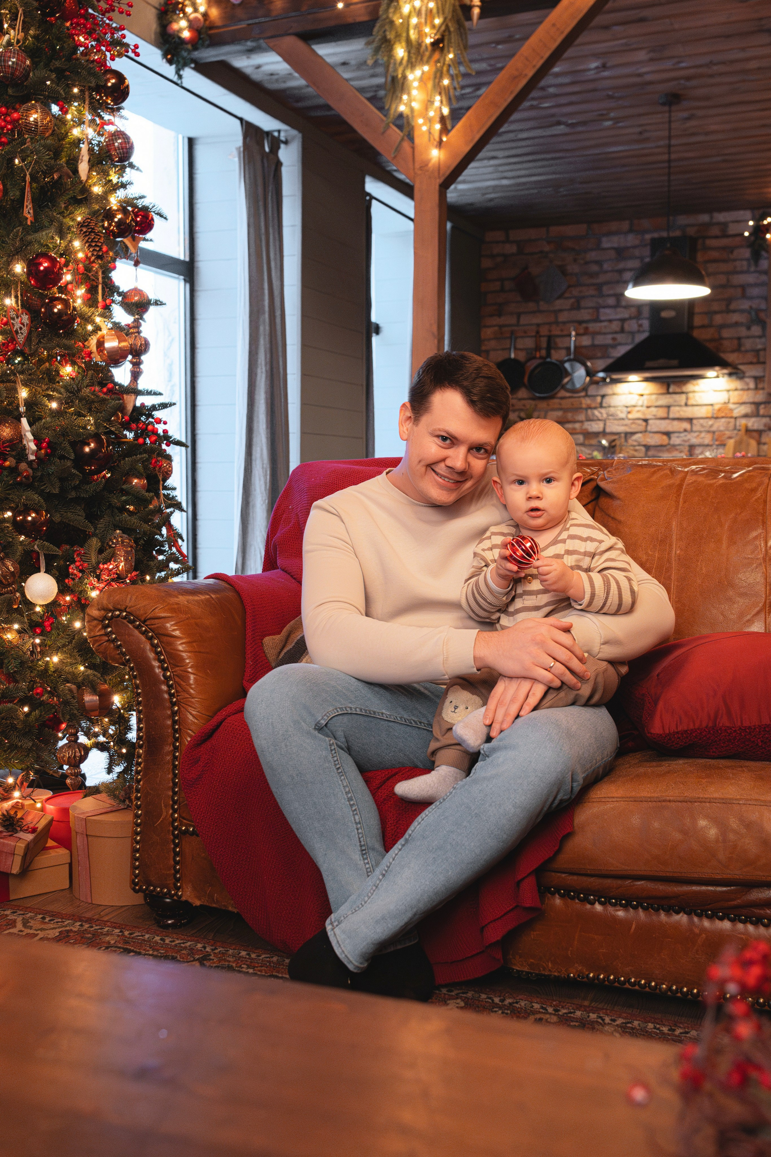 Новогодняя фотосессия в студии Мимика — зал Шале. Семейный фотограф в Москве 📸