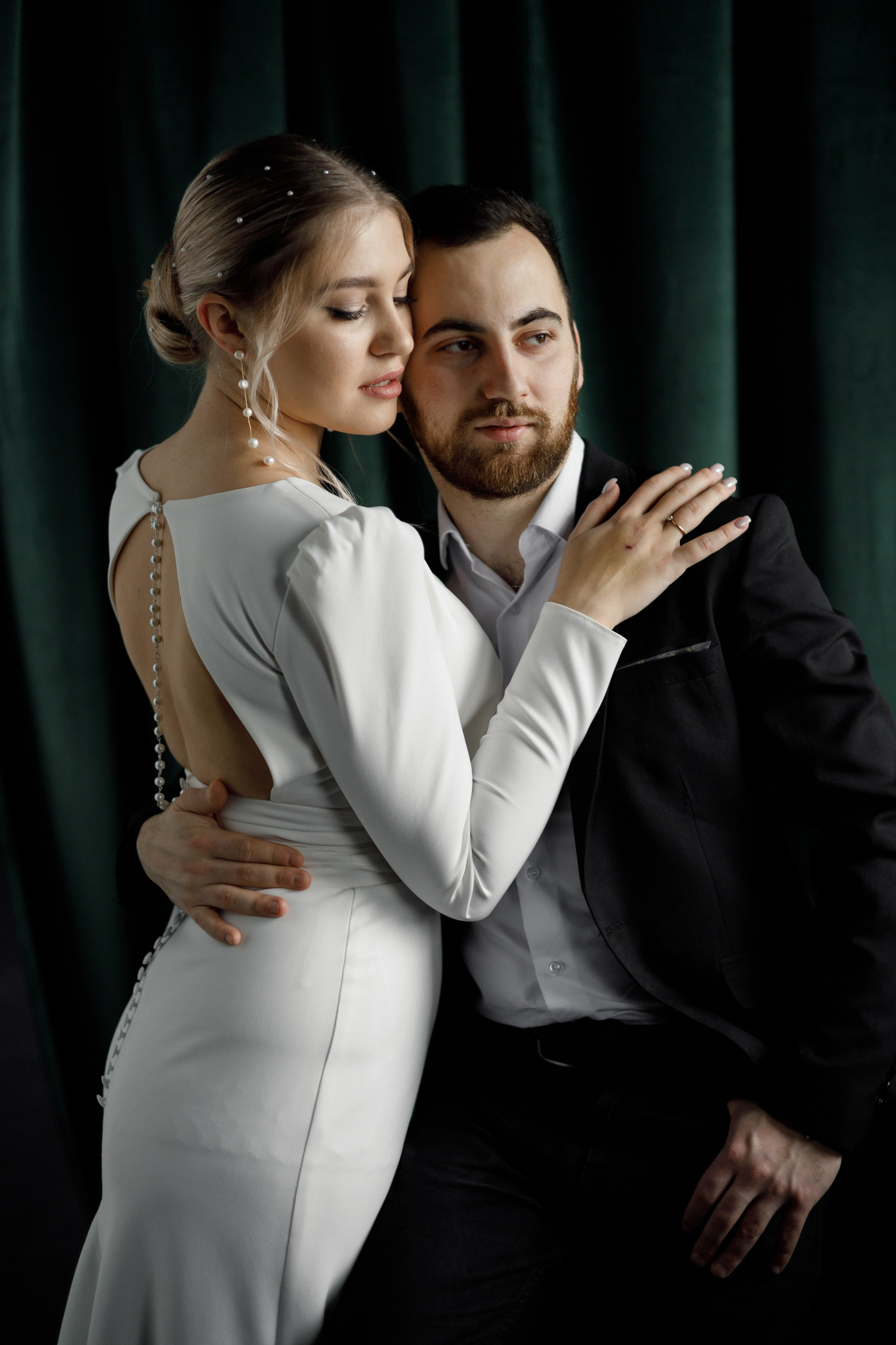 Вероника и Никита (съёмка в студии, тёмная тональность). Свадебный фотограф Беларусь Ольга Козыренко