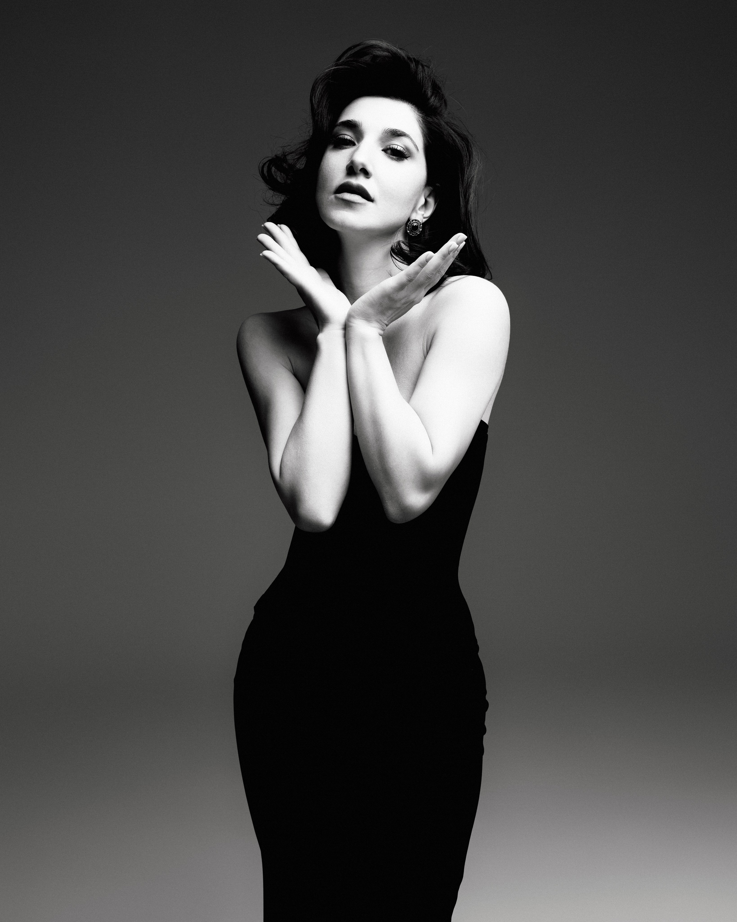 Найка Казиева (Женский стендап ТНТ). Shakhveledova.ru