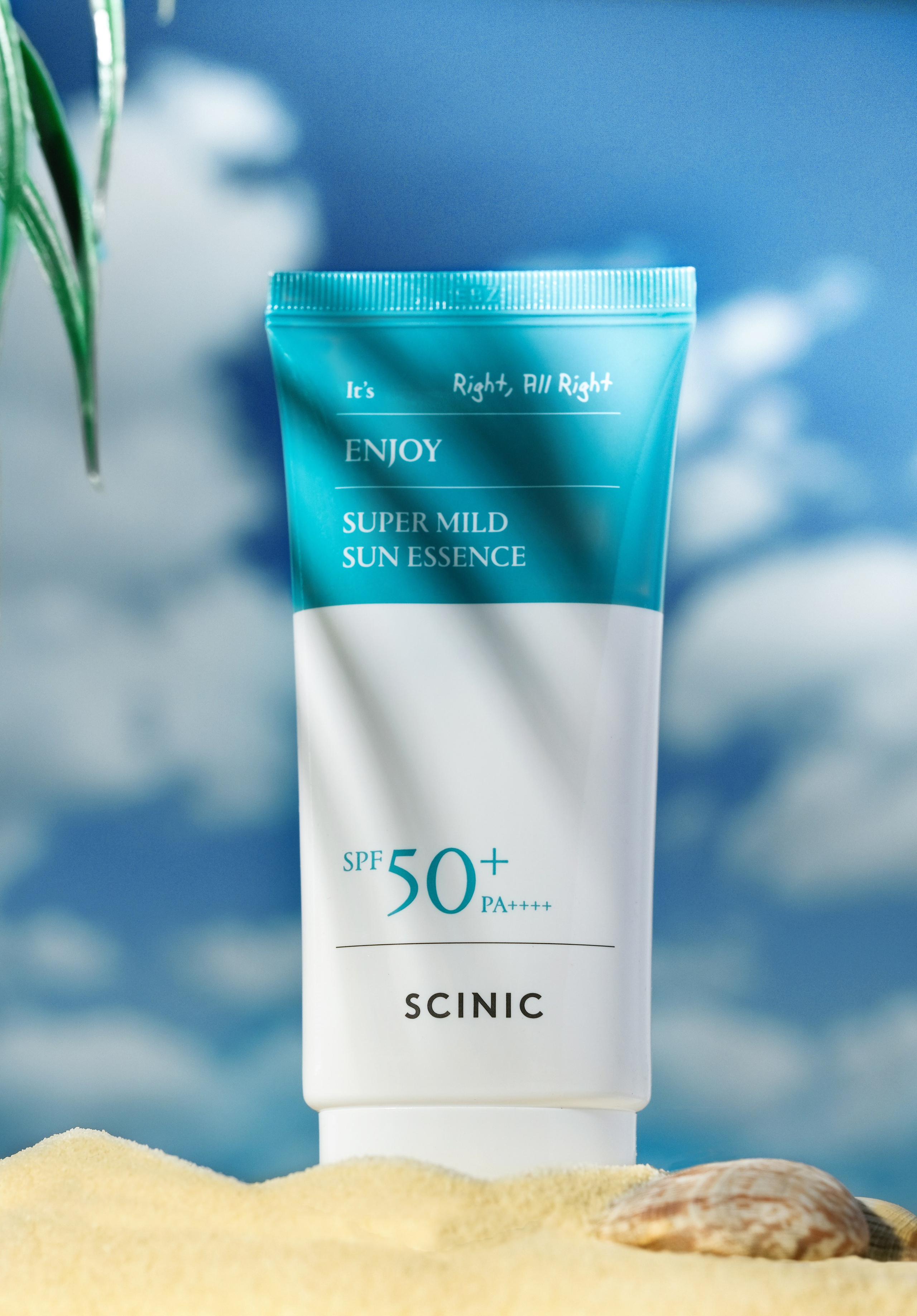 Фотография тюбика крема от загара на песке для маркетплейсов Ozon, Wildberries 