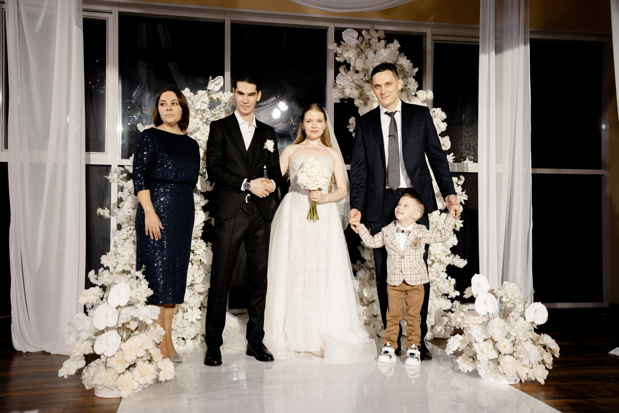 СВАДЕБНАЯ СЬЕМКА СБОРОВ В ОТЕЛЕ И ВЫЕЗД НА ЦЕРЕМОНИЮ (СНЯТО В СИБИРЕ В НИЖНЕВАРТОВСКЕ). Профессиональный фотограф, Санкт-Петербург — Виктория Богомолова