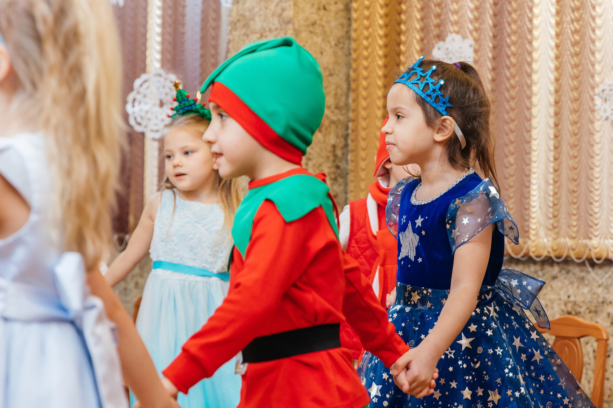 Детский сад № 93 — Утренник (27.12.2024). Свадебный и семейный фотограф Крамар Наталья