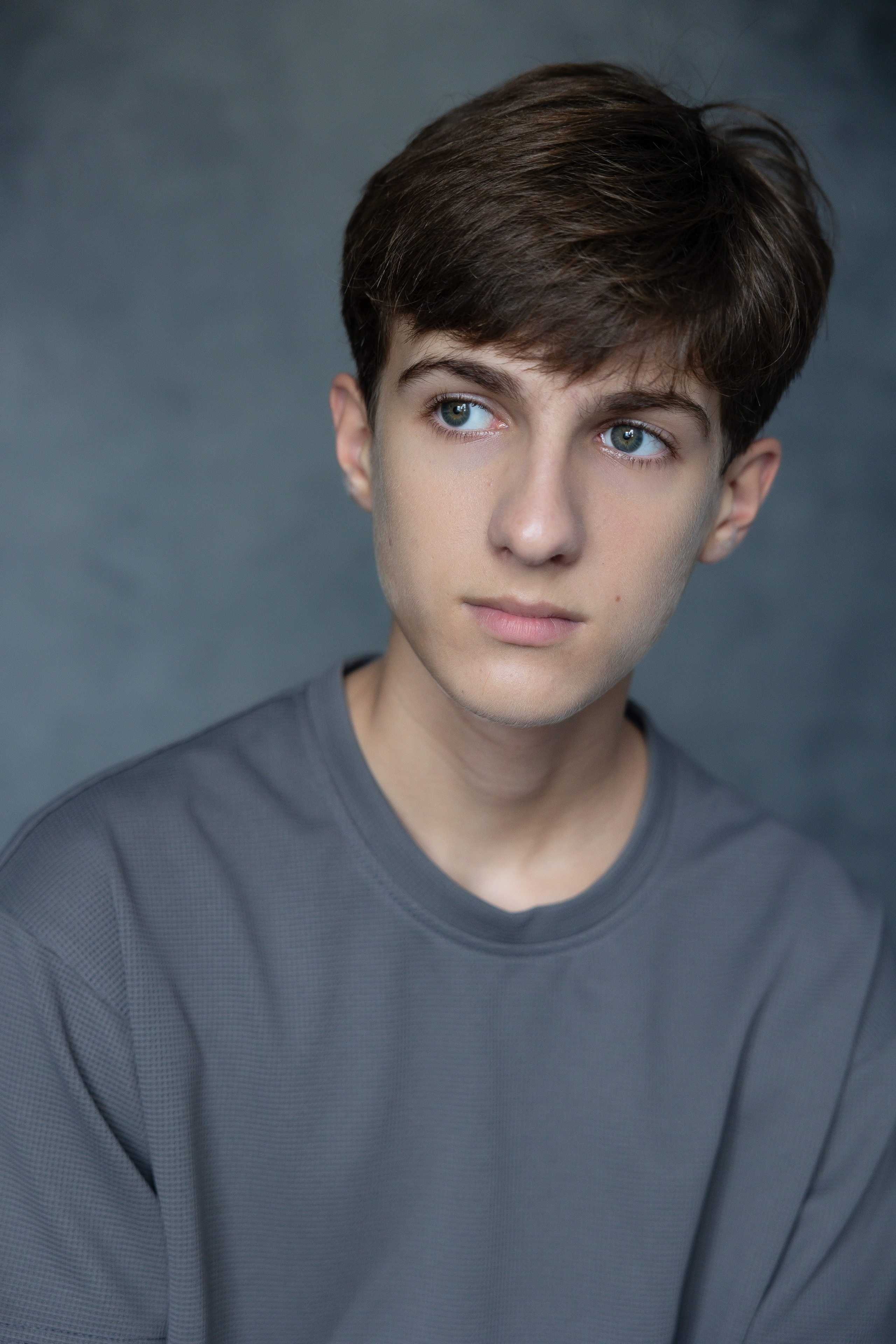 АРТЁМ. Я фотограф из Москвы к Вашим услугам