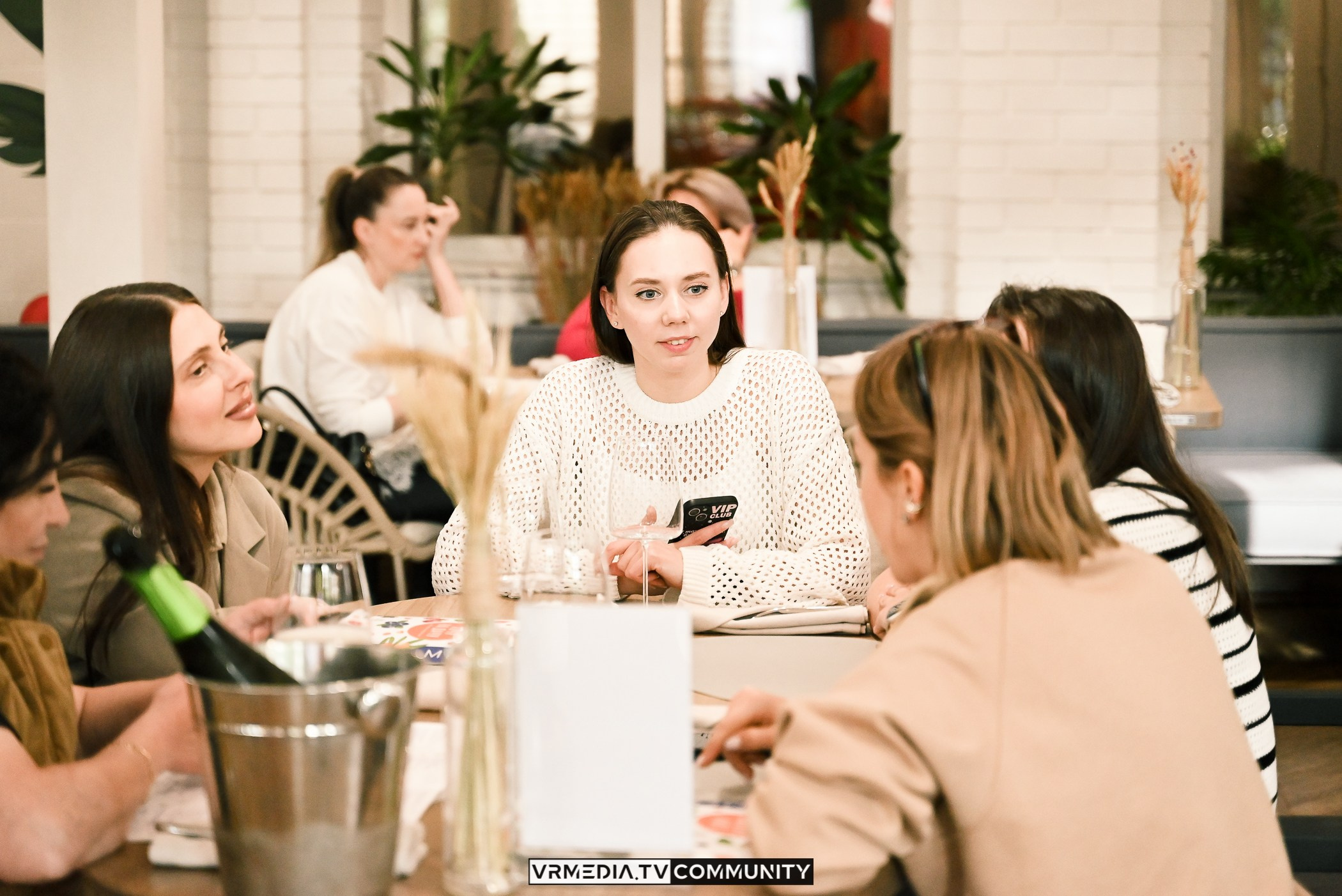 Ресторан «Volna»: Открытия летней веранды «Хочу на дачу»