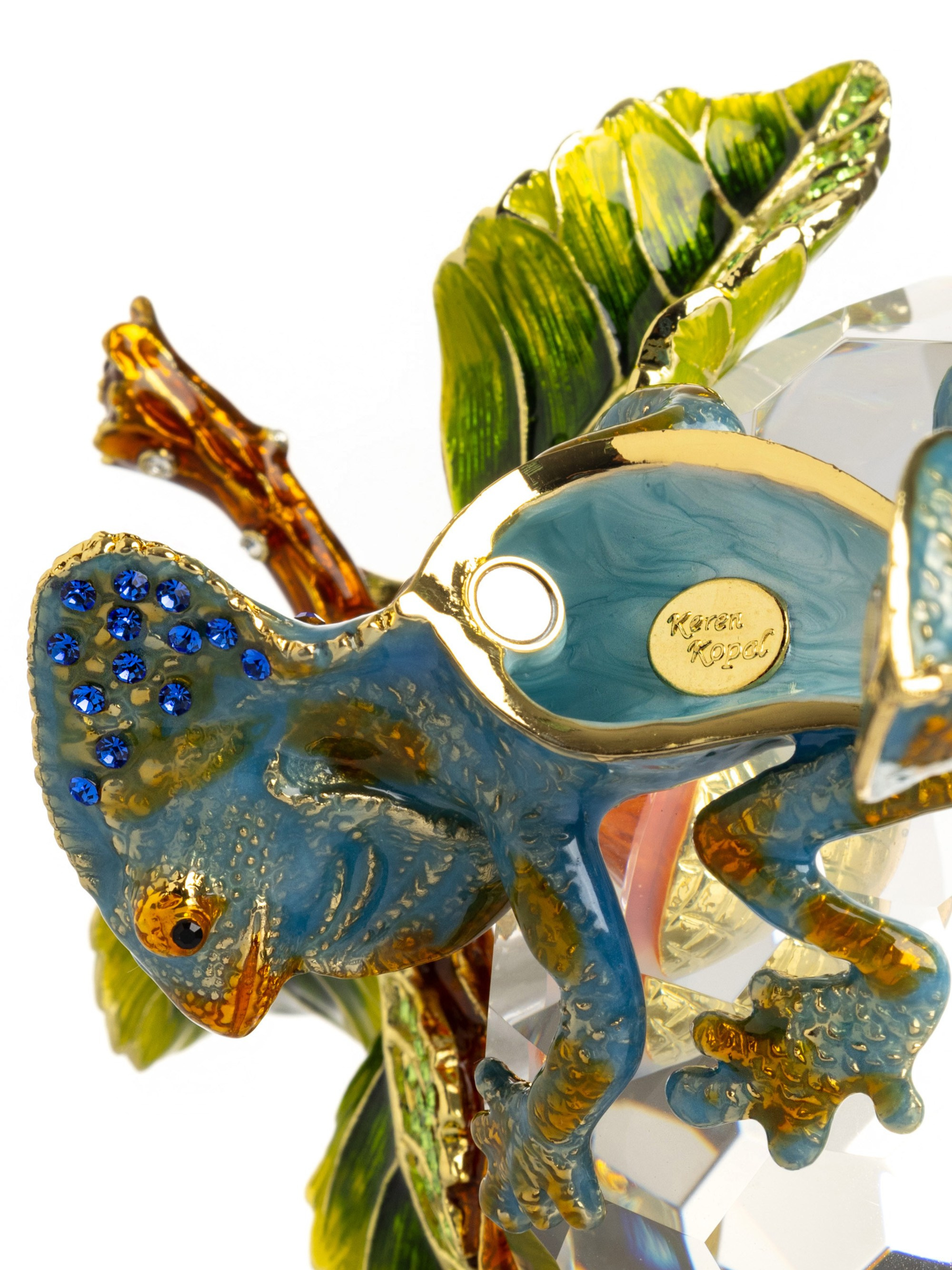 Шкатулка-хамелеон с кристальным шаром | Имиджевый контент для соцсетей