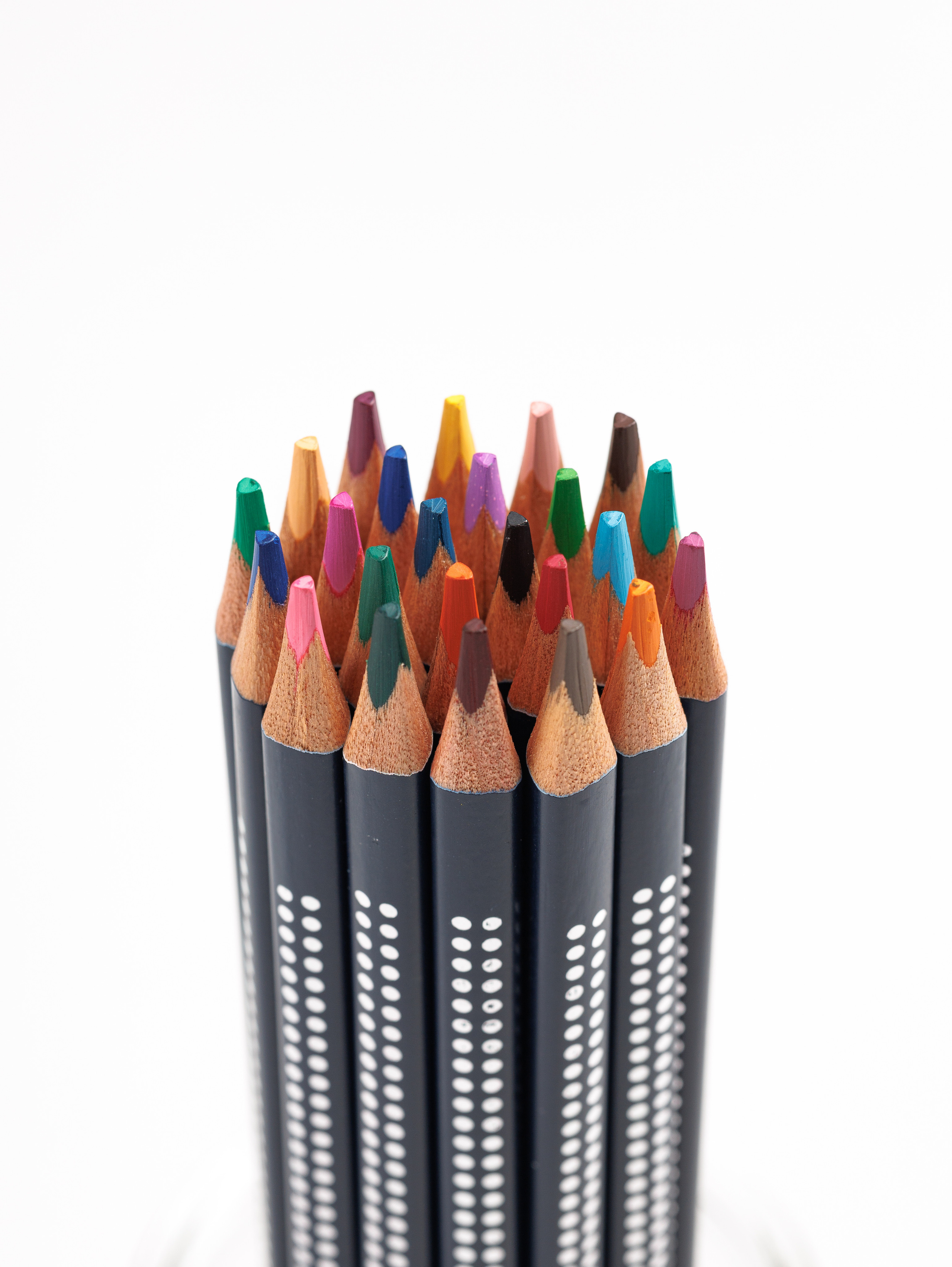 Цветные карандаши. Уютная студия предметной съемки для маркетплейсов в городе Москва