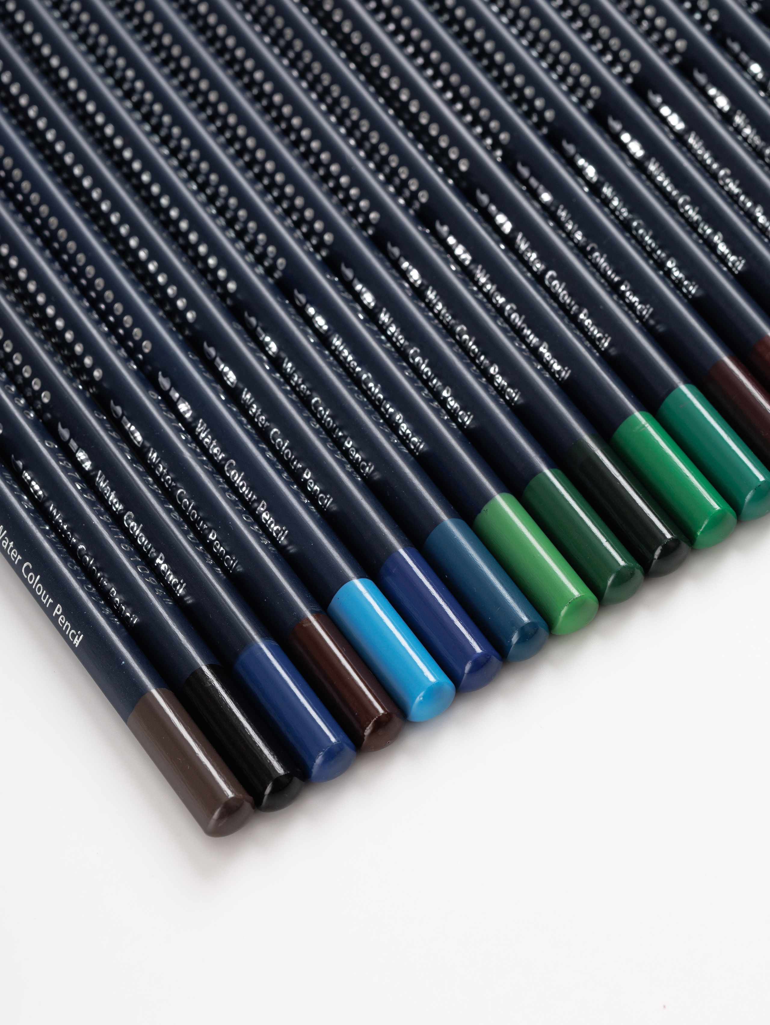 Цветные карандаши. Уютная студия предметной съемки для маркетплейсов в городе Москва