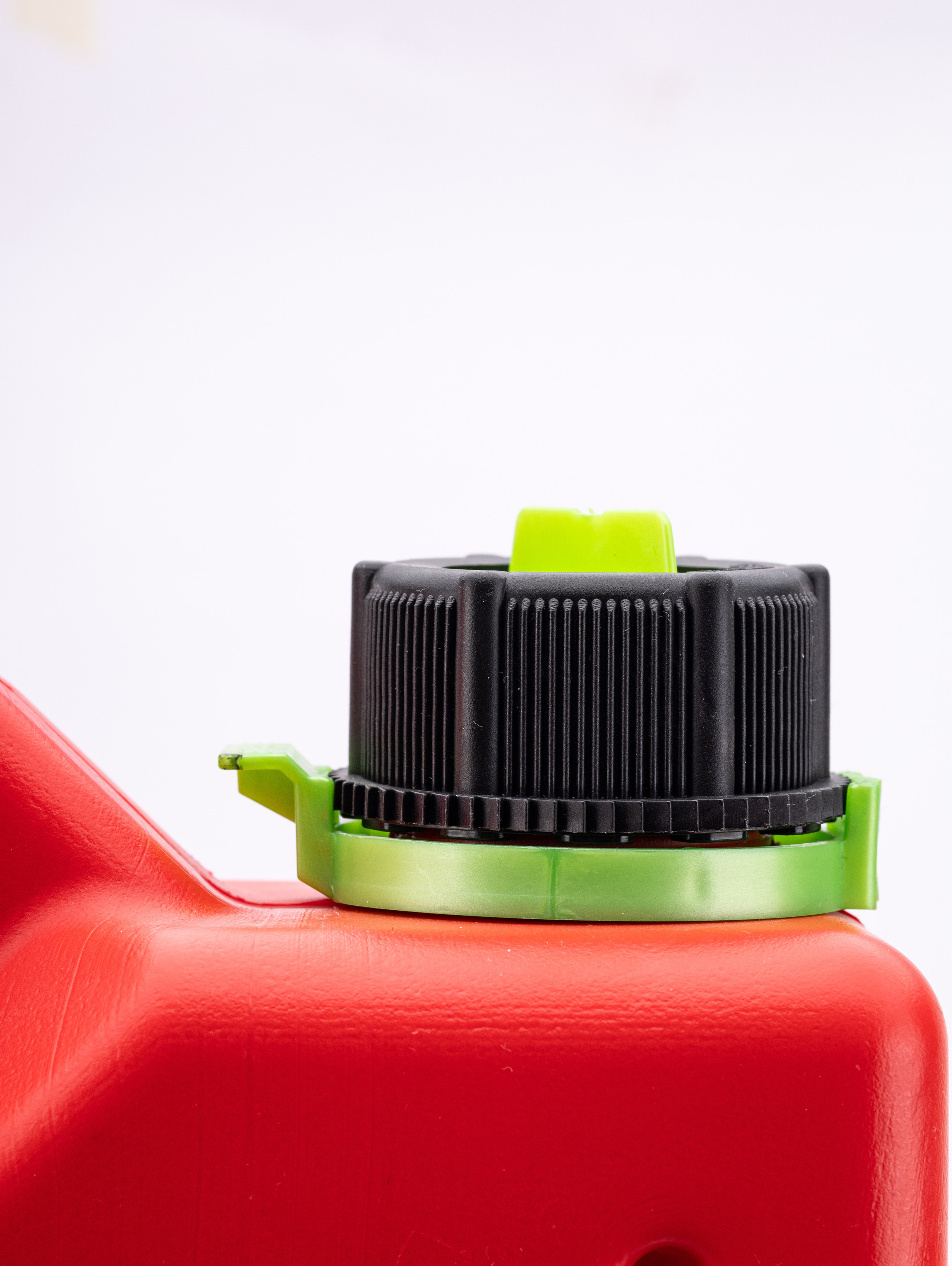 Мото канистры. Уютная студия предметной съемки для маркетплейсов в городе Москва