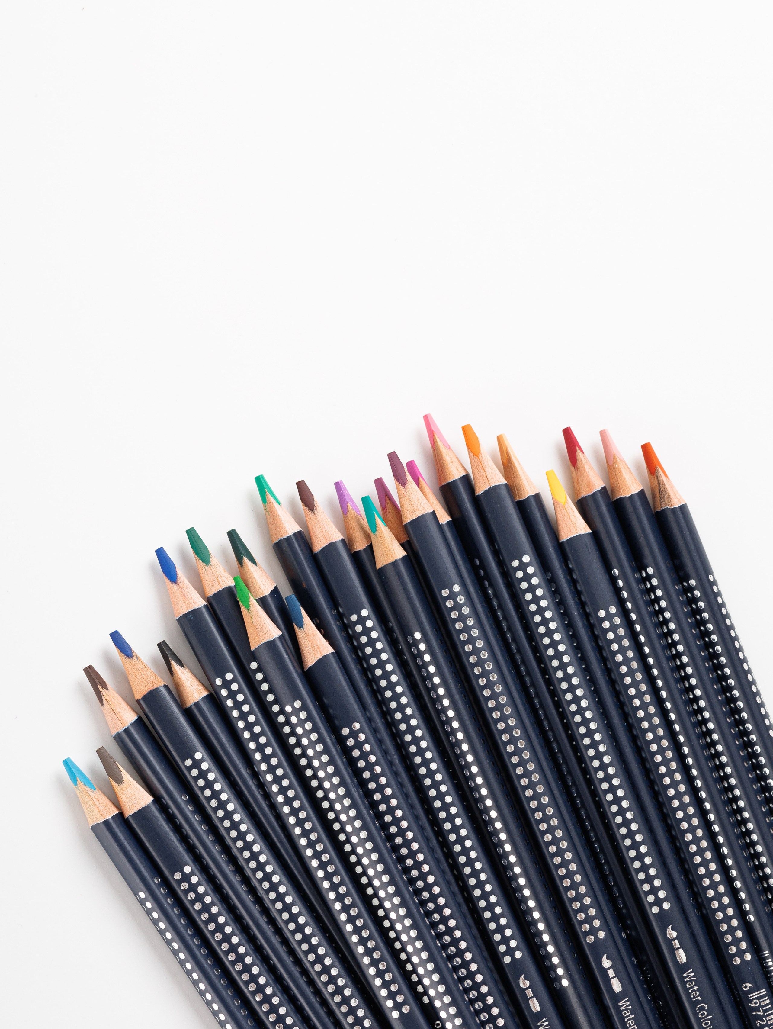 Цветные карандаши. Уютная студия предметной съемки для маркетплейсов в городе Москва