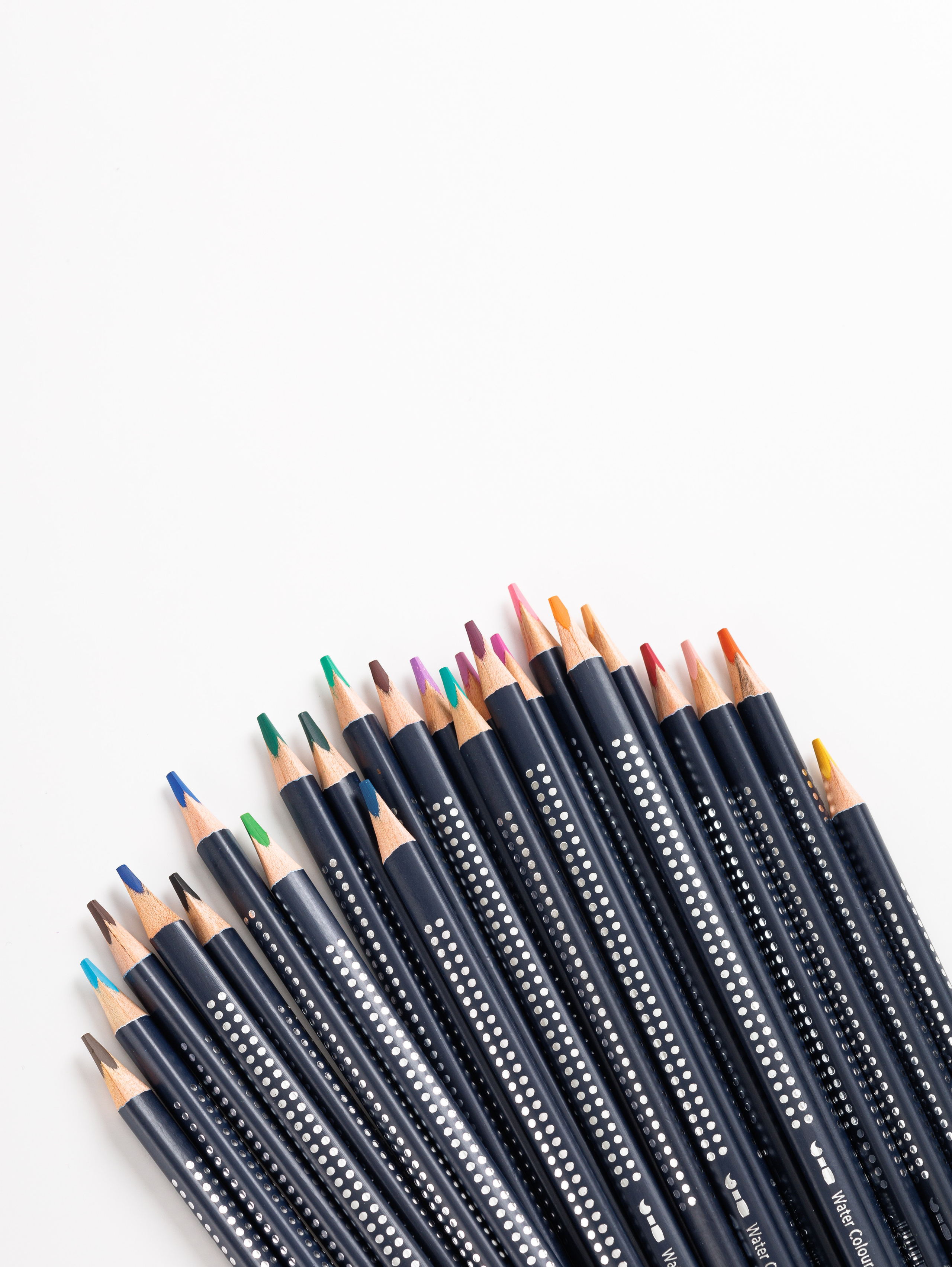 Цветные карандаши. Уютная студия предметной съемки для маркетплейсов в городе Москва