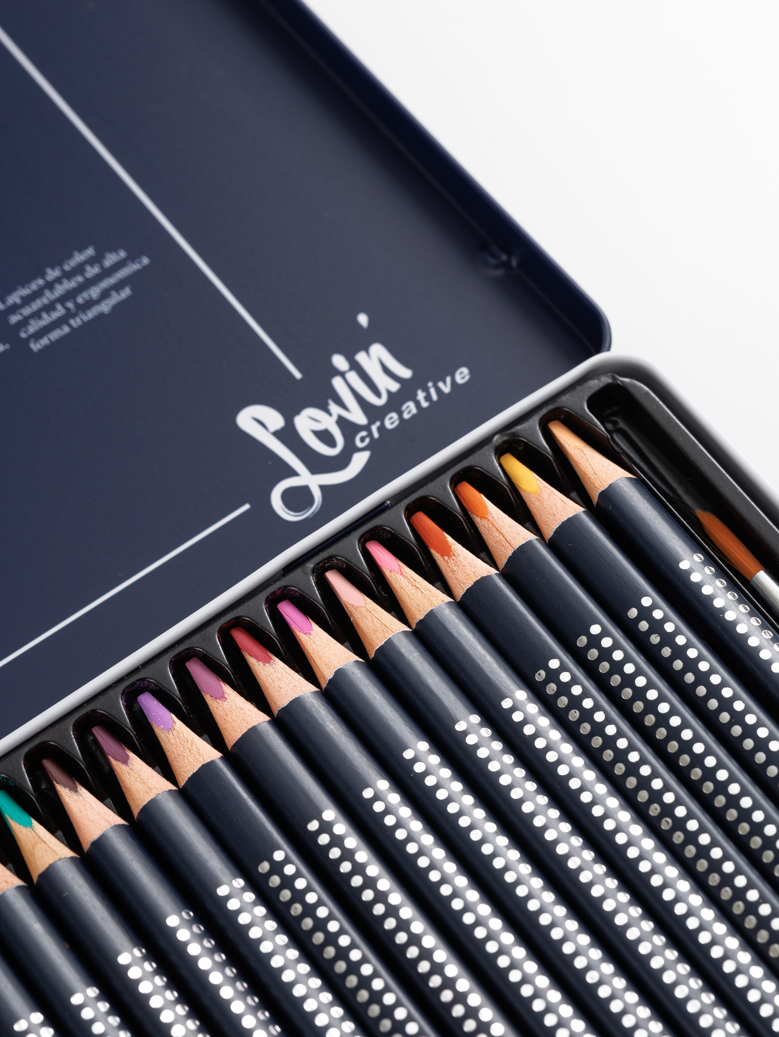 Цветные карандаши. Уютная студия предметной съемки для маркетплейсов в городе Москва