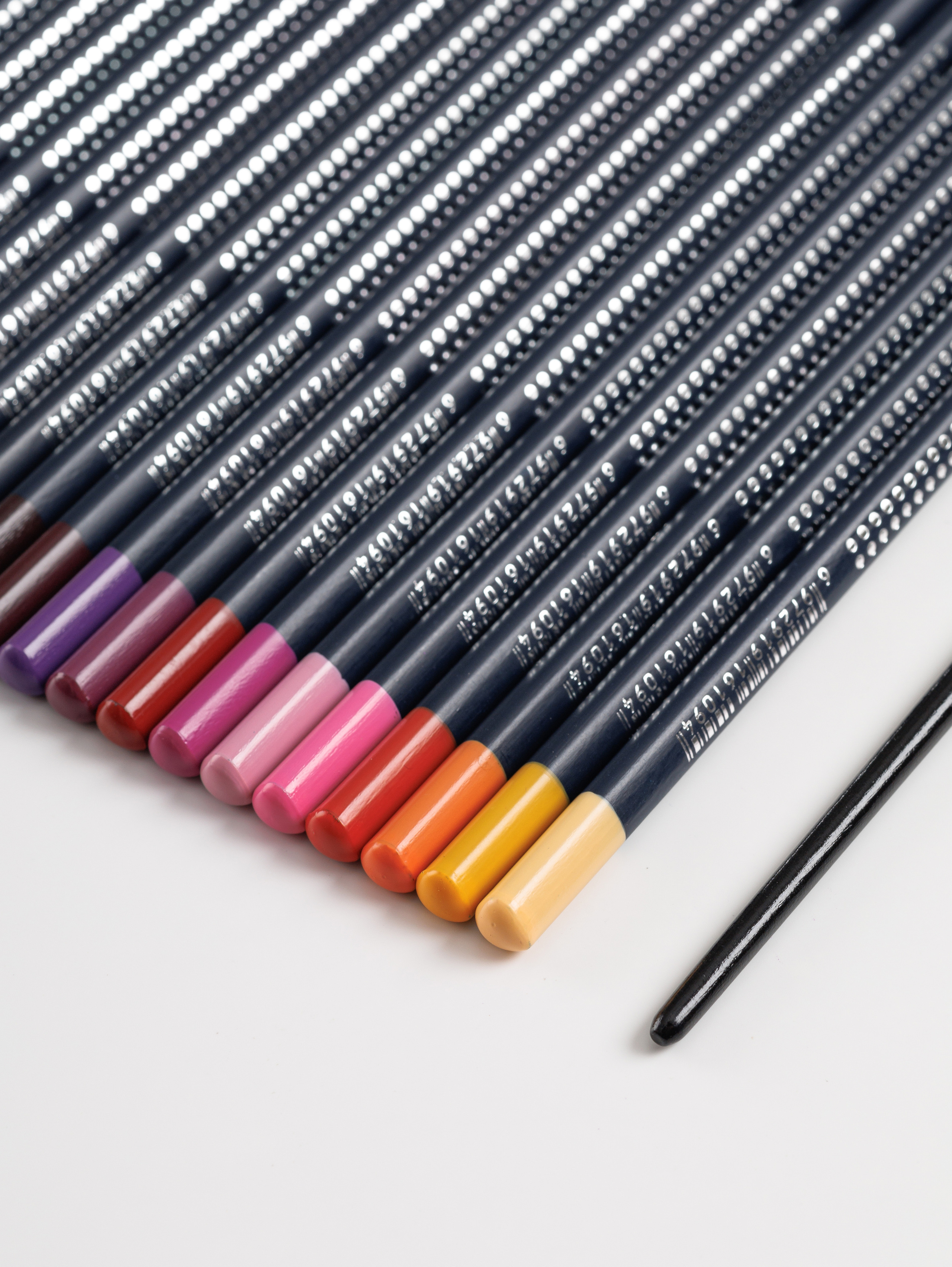 Цветные карандаши. Уютная студия предметной съемки для маркетплейсов в городе Москва