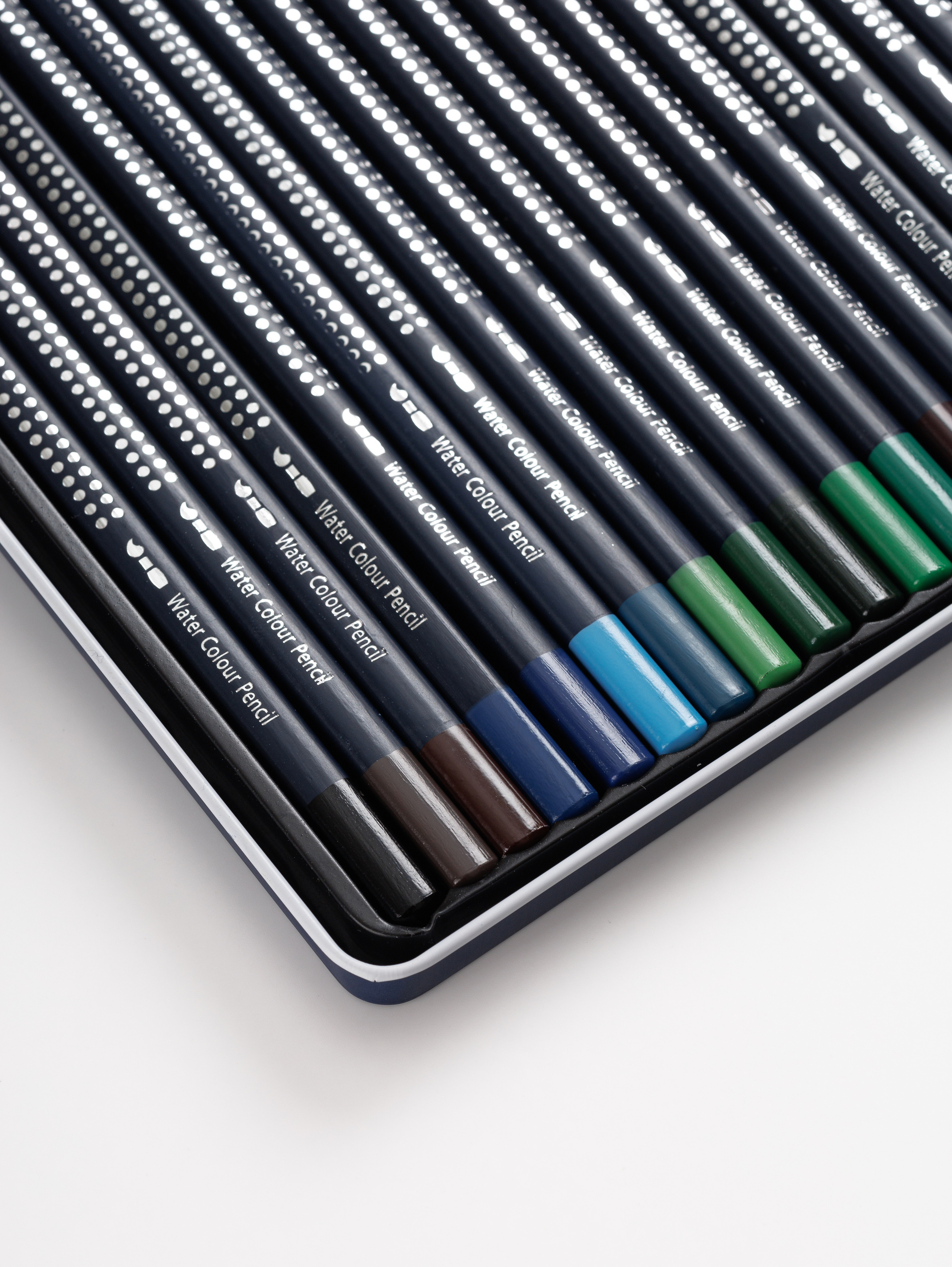 Цветные карандаши. Уютная студия предметной съемки для маркетплейсов в городе Москва