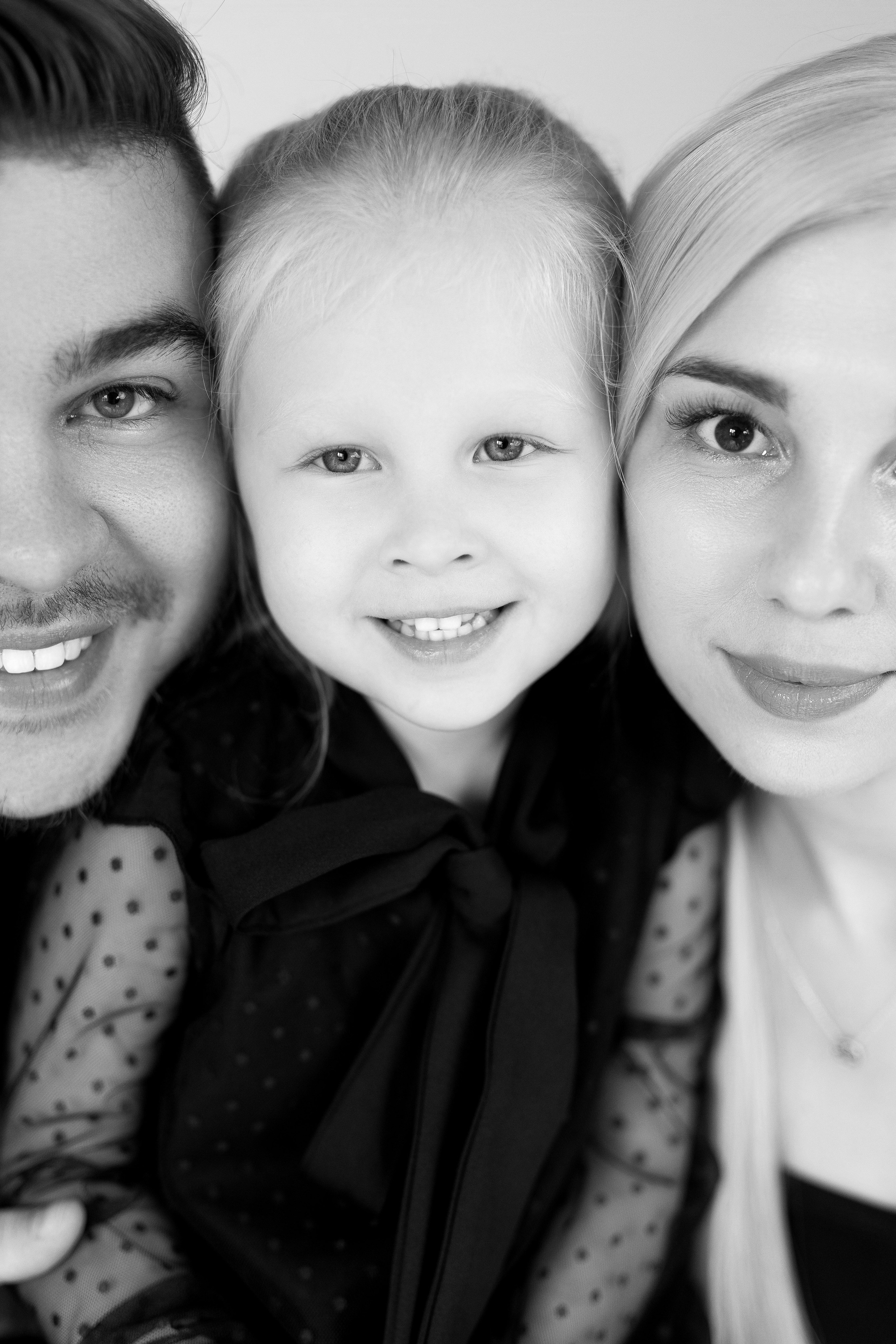 Семейная фотосессия монохром. Свадебный и семейный фотограф в Алматы Алексей Балышев