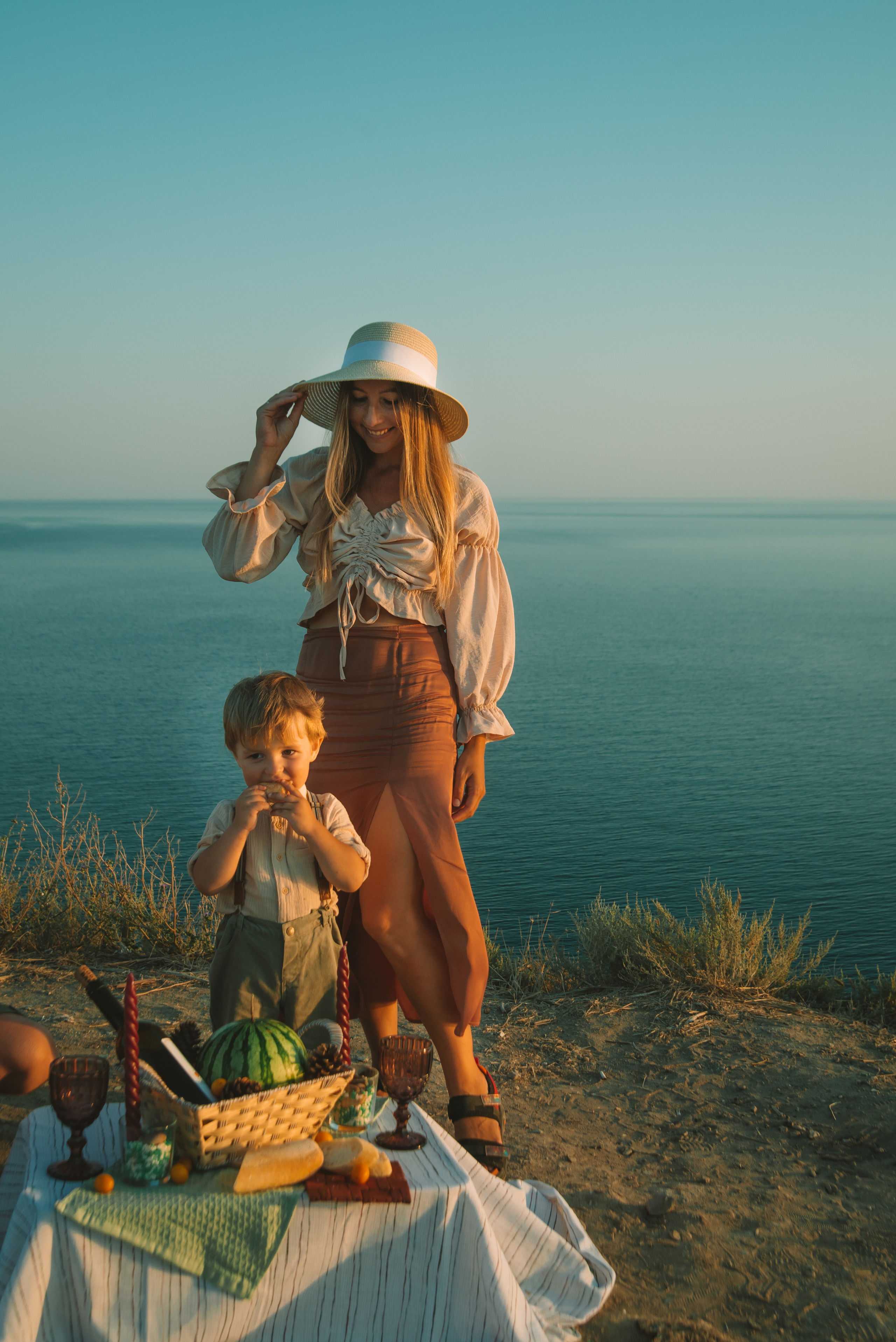 Семейная фотосессия на утёсе у обрыва. Семейный, детский фотограф в Минске Вероника Гапоненко