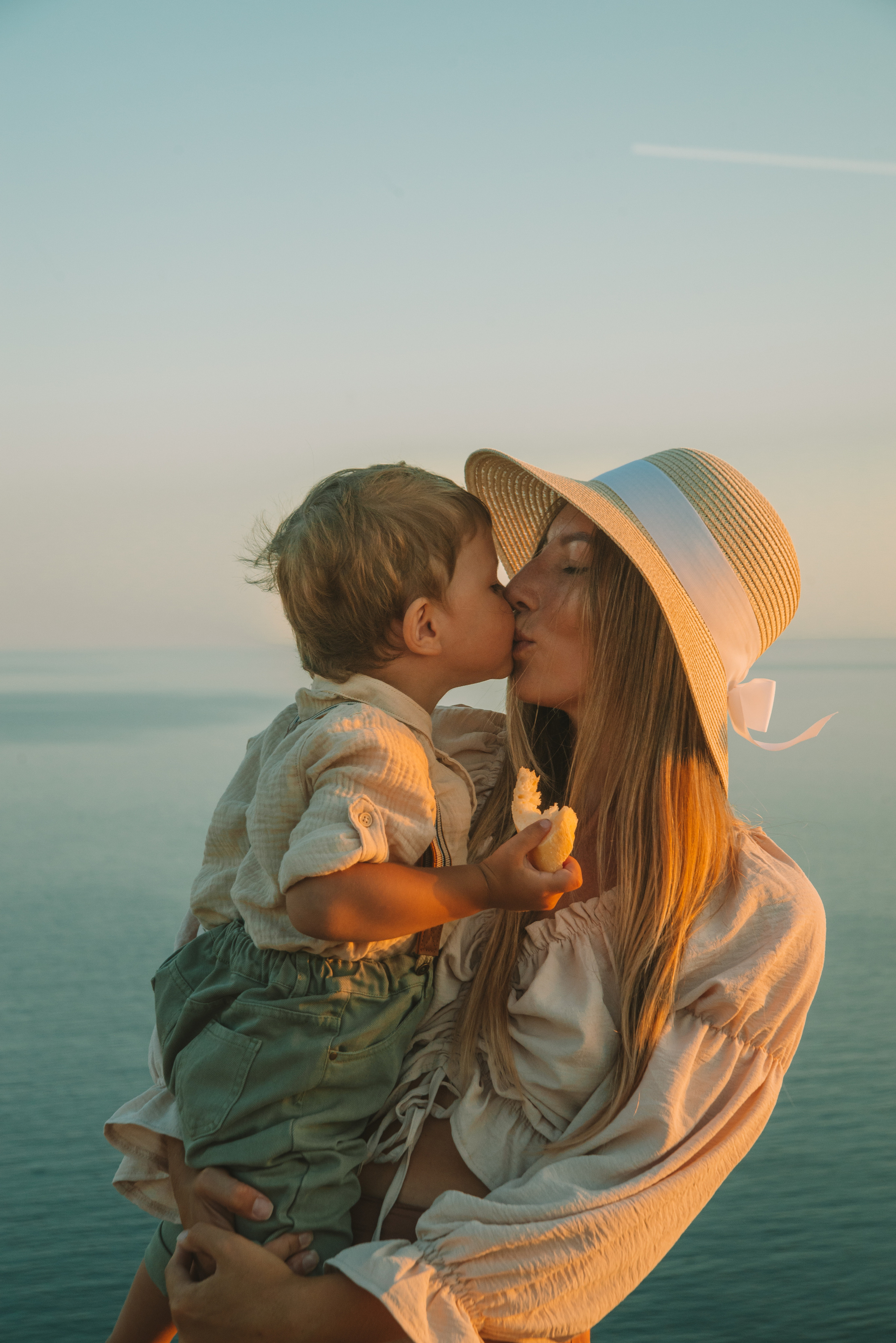 Семейная фотосессия на утёсе у обрыва. Семейный, детский фотограф в Минске Вероника Гапоненко