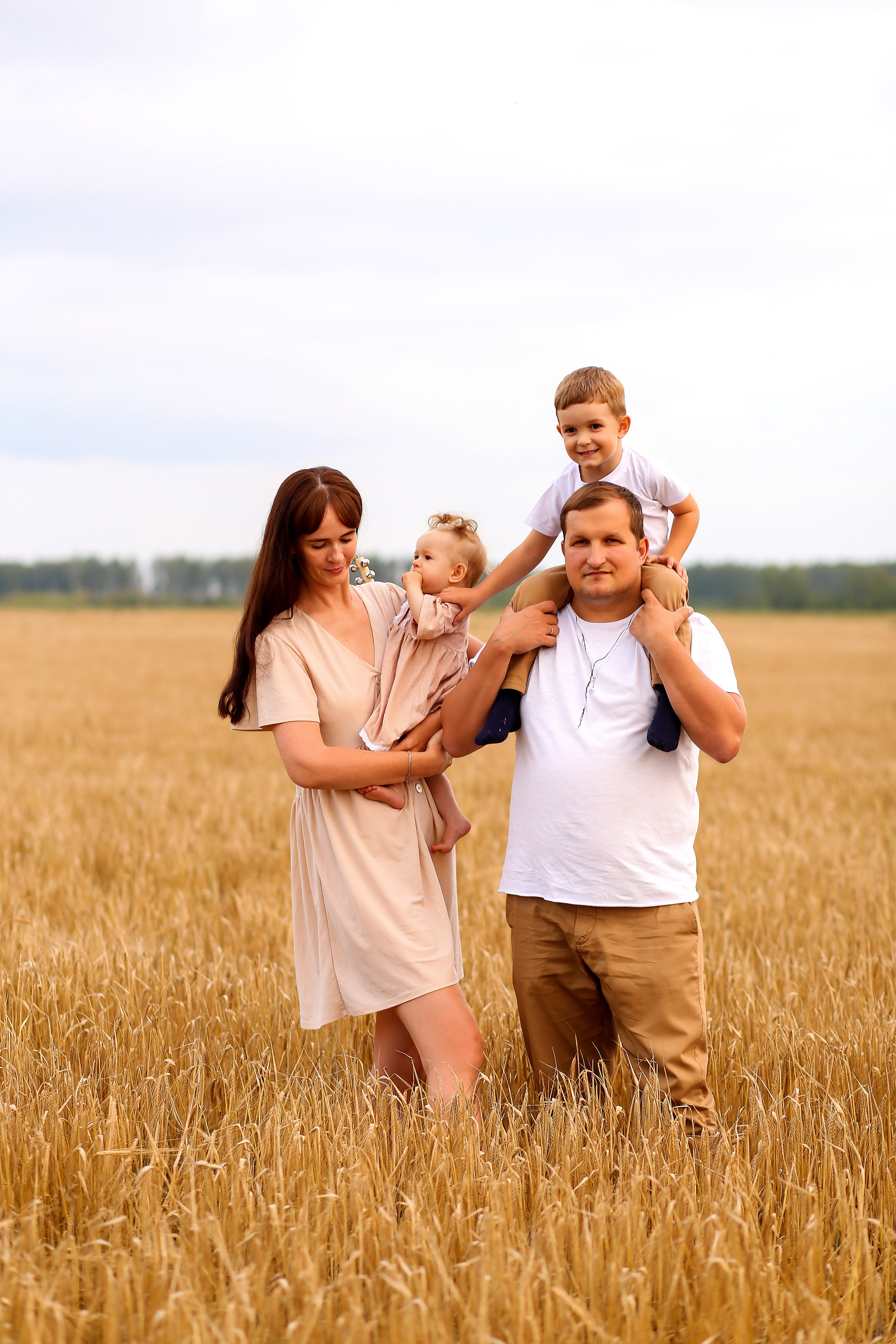 Съемка в поле. Семейный фотограф Фотосессия беременности  Екатеринбург Елена Луткова