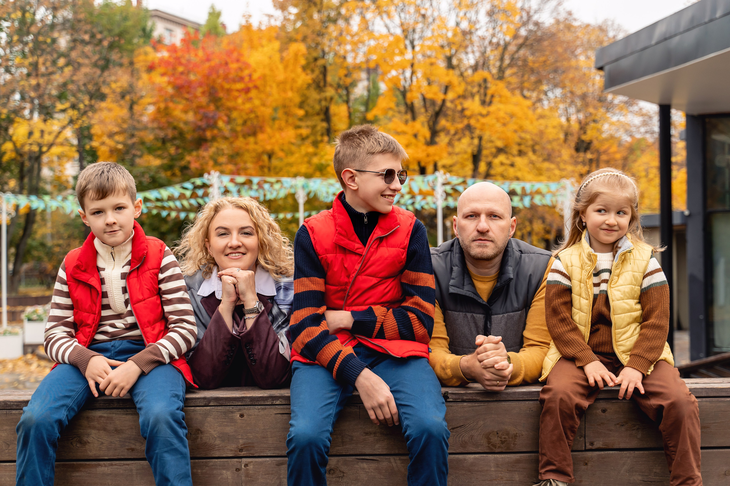 Семейная осенняя фотосессия в парке Красногвардейские пруды. Фотограф \ Видеограф на Крещение, Венчание Москва| Семейные съемки