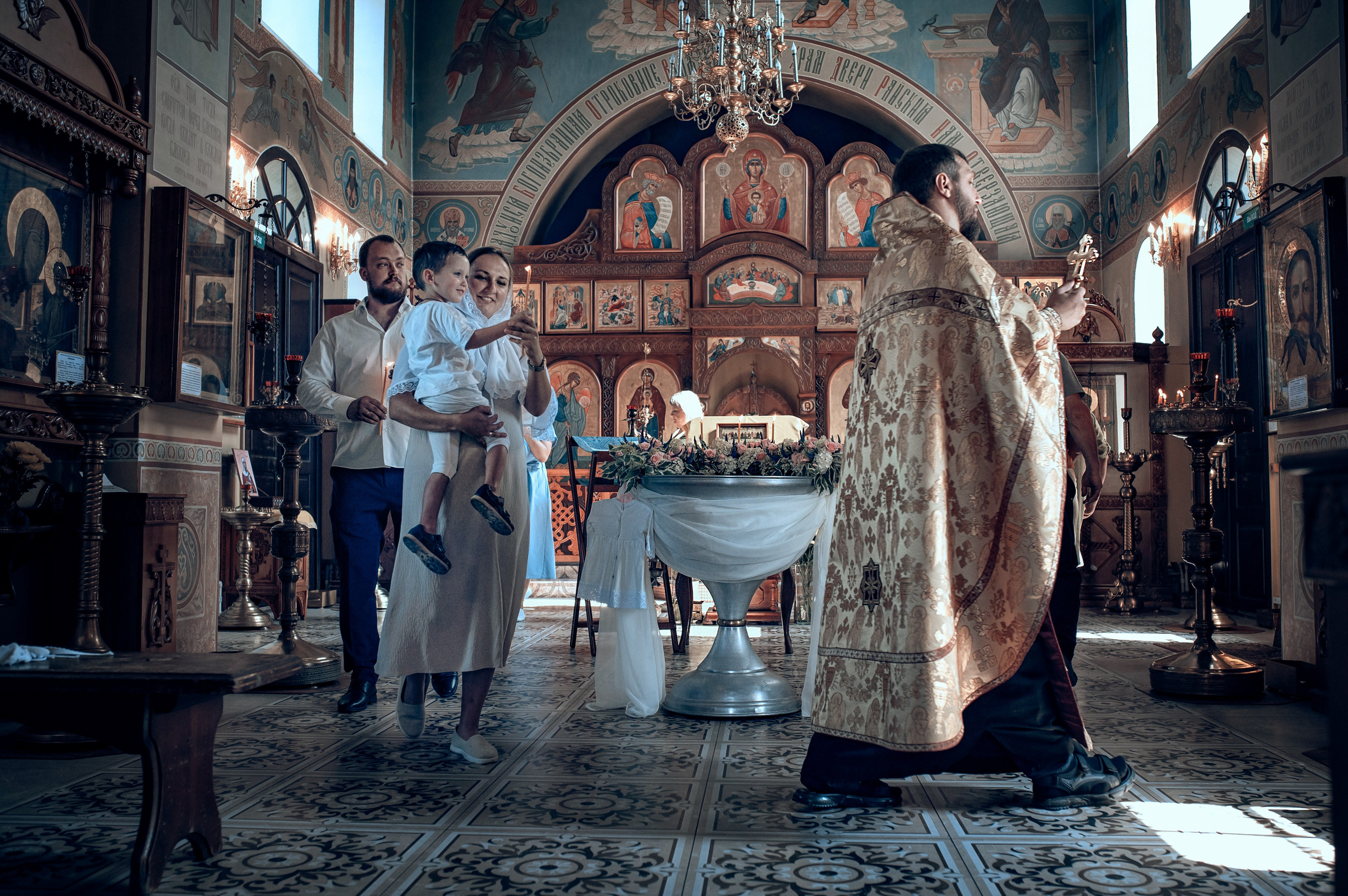 Съемка таинства крещения в Красноярске. Фотографы крещения/венчания  Красноярск Татьяна и Вячеслав Переваловы