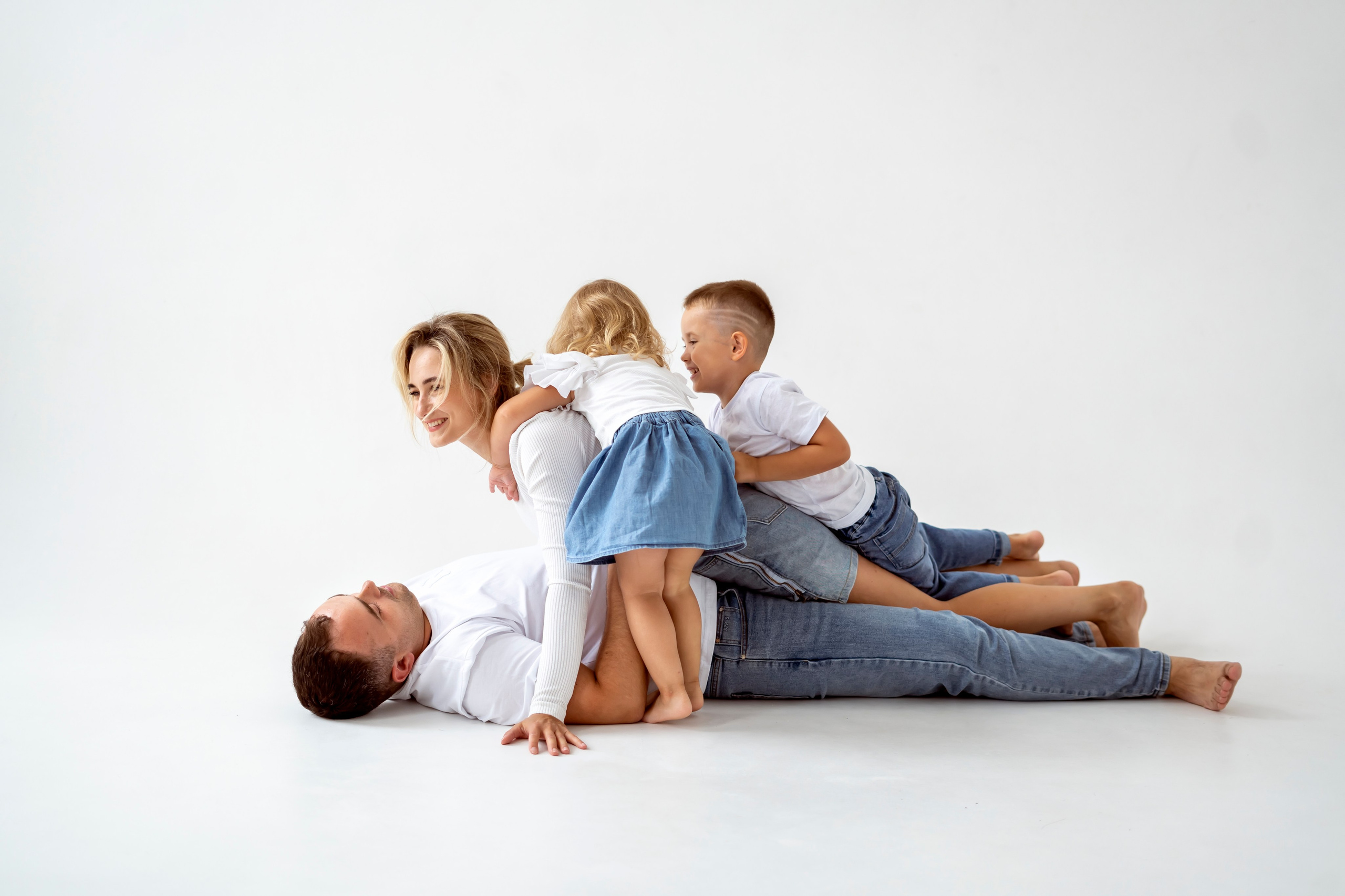 Семейная съёмка на циклораме. Семейный и детский фотограф в Хабаровске Анна Гриневич