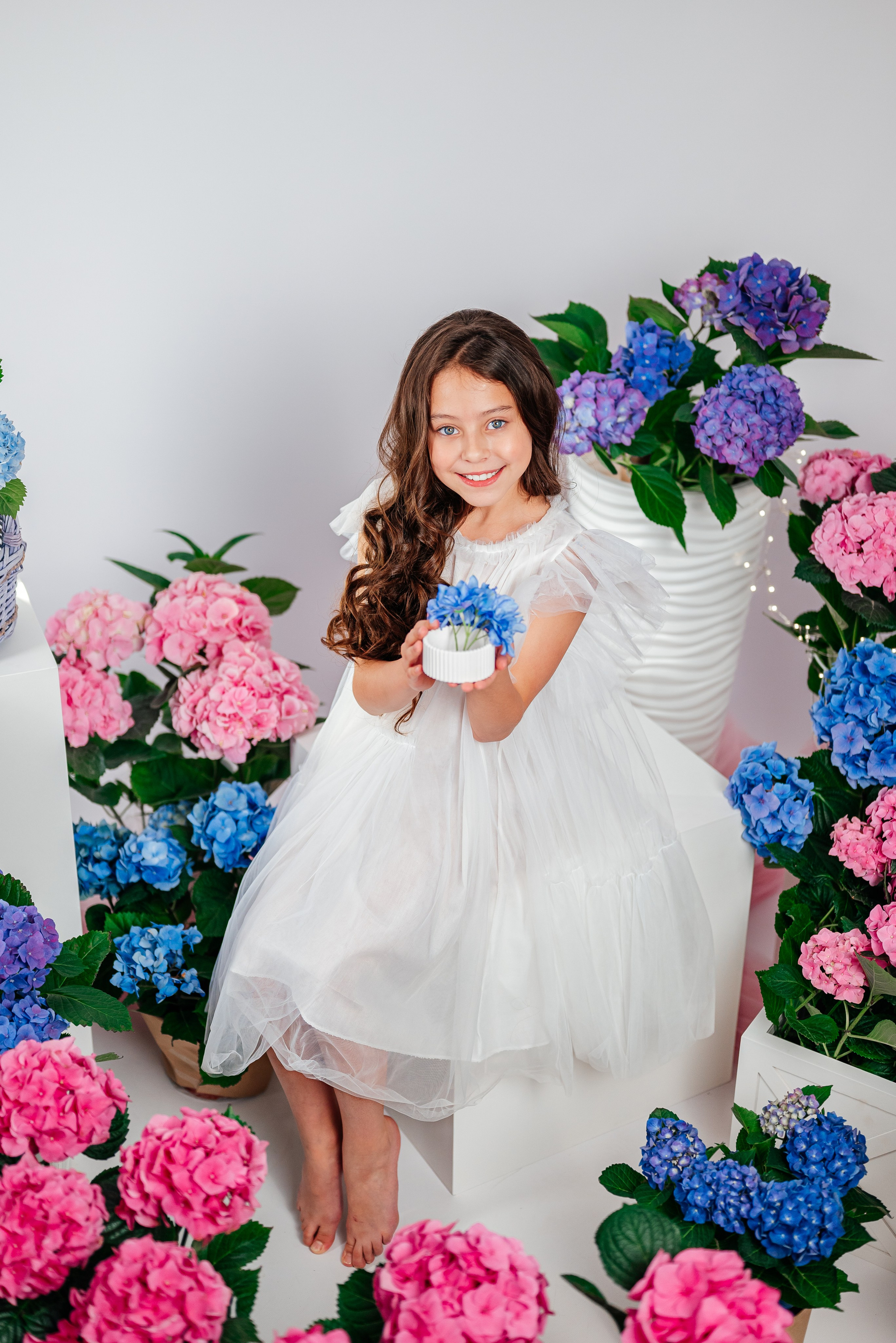 Вероника и гортензии. Семейный фотограф в Краснодаре