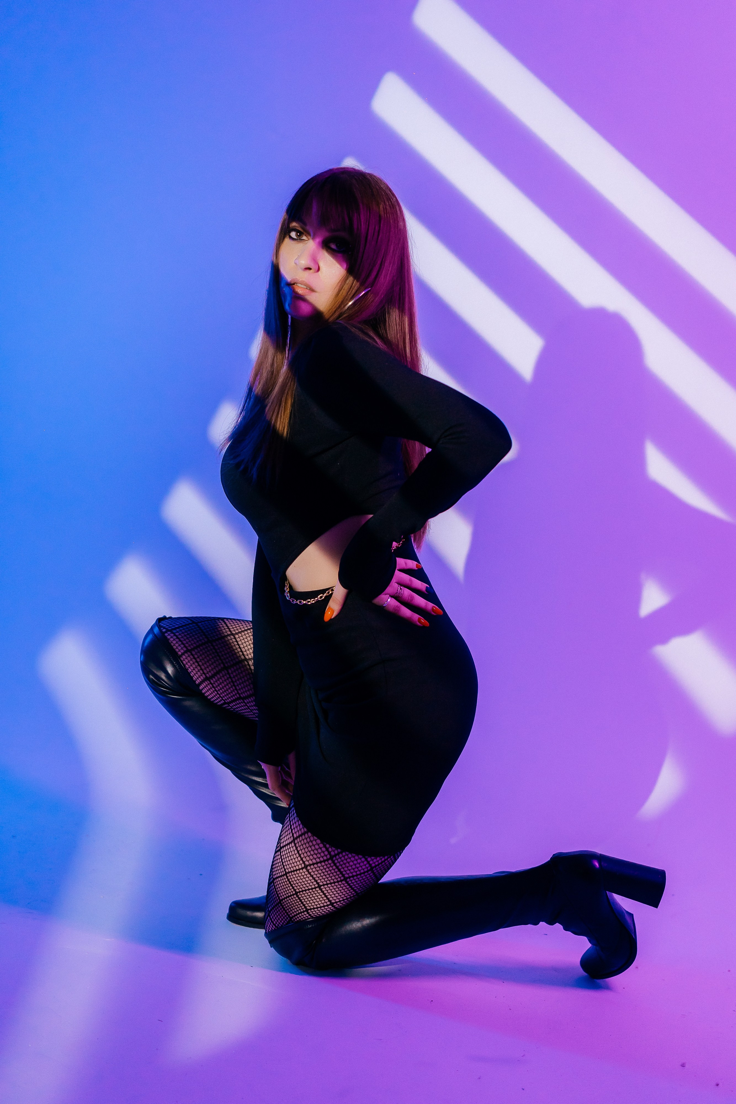 Фотосессия в неоновом свете в фотостудии. Фотограф и видеограф Смоленск | Студия Цезарь