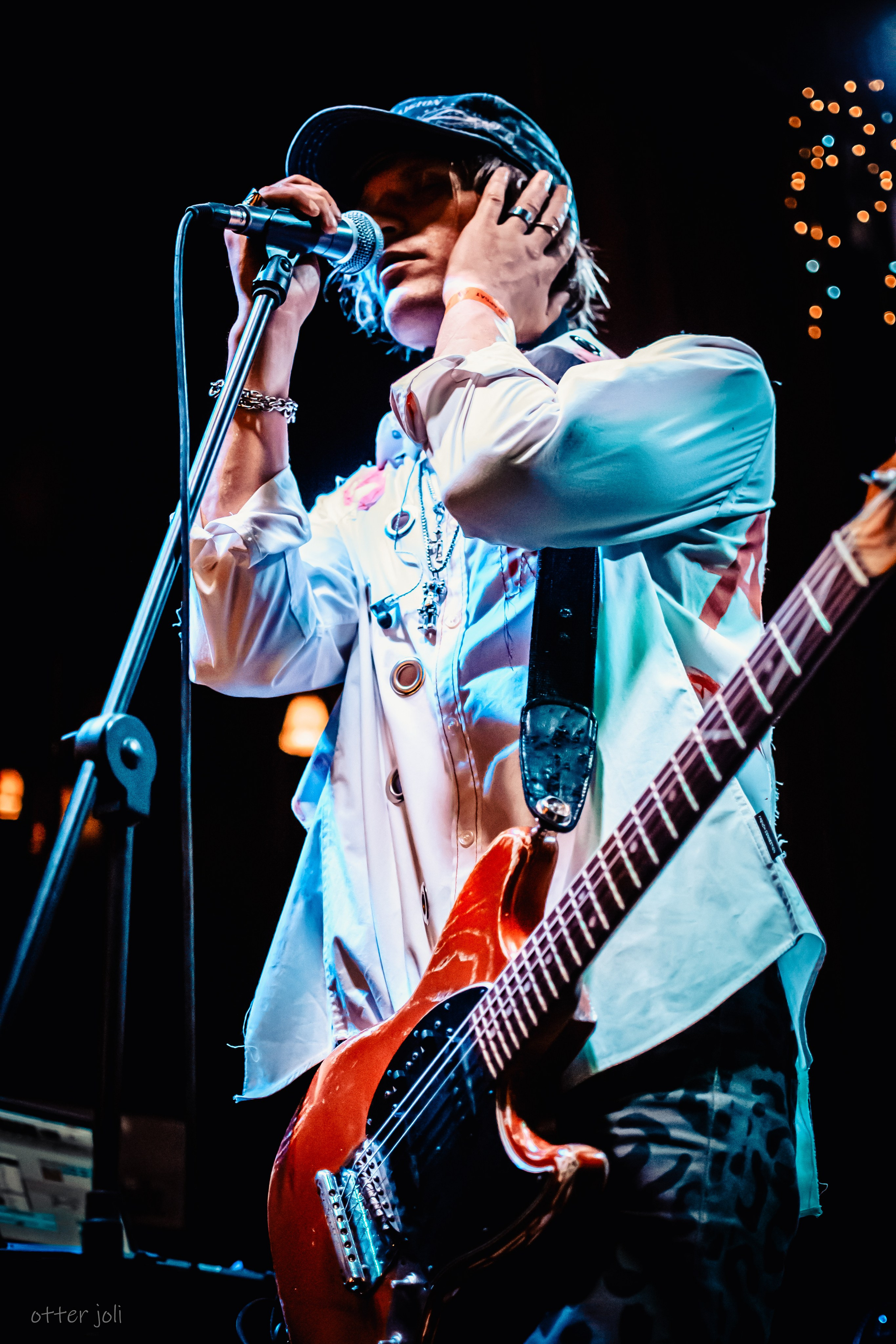 Anzhela Vopit | 16 Тонн Арбат. Концертный репортёр Валерия Сафина