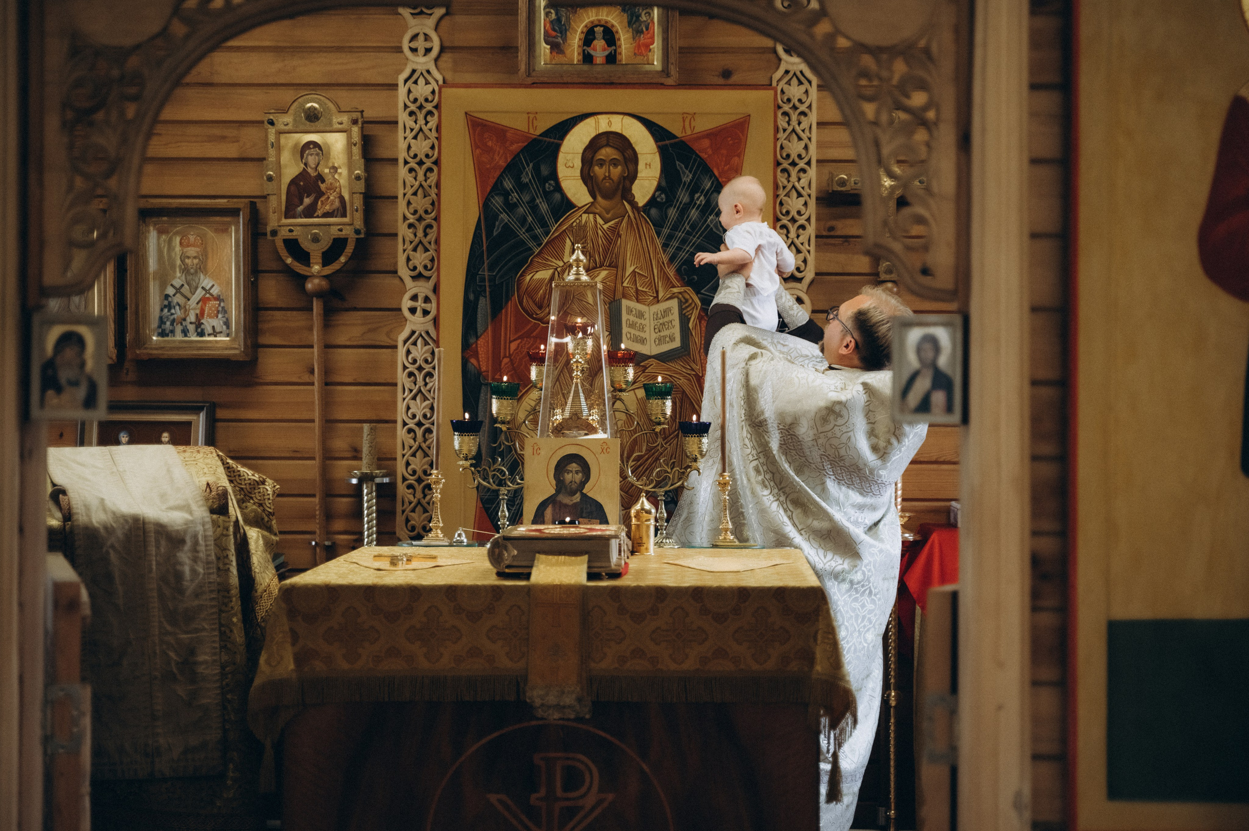 Крещение Марка (ХРАМ СВЯТИТЕЛЯ НИКОЛАЯ ЯПОНСКОГО). Семейный фотограф в Минске Дарья Дреко