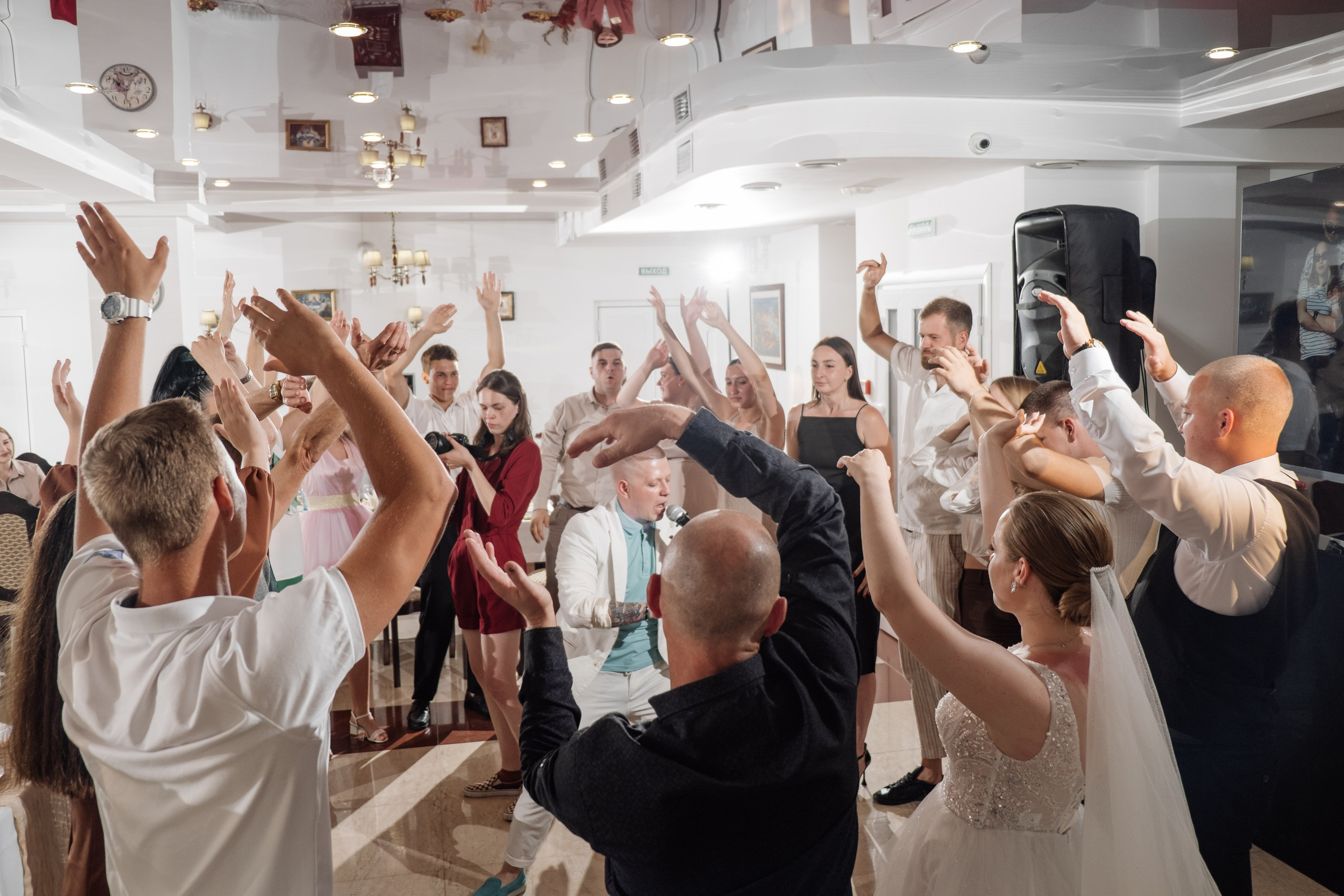 Свадебный ретопртаж. Профессиональная фотосъемка в Крыму. Натуральные эмоции и живые кадры. Забронируйте дату прямо сейчас!