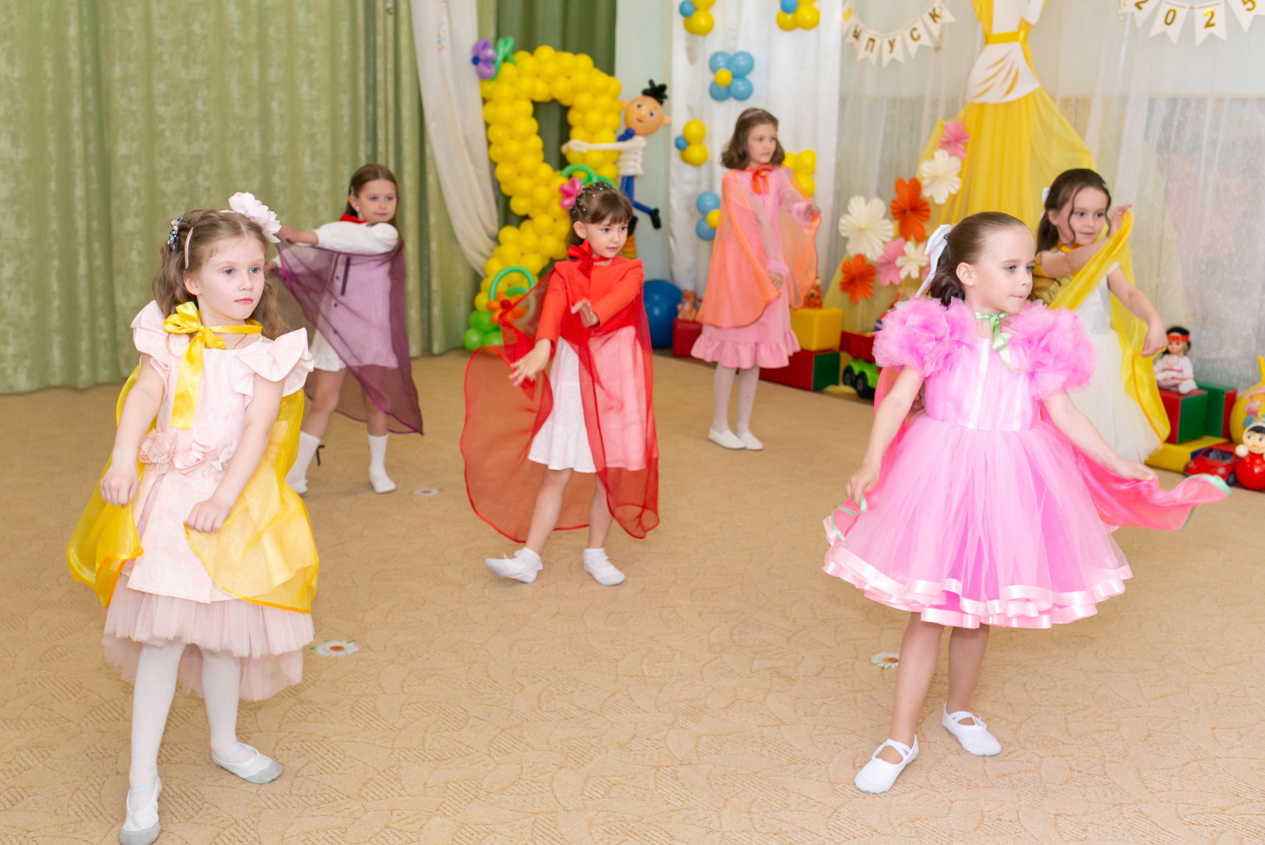 Выпускные и Утренники. Фотограф новорожденных и семейный фотограф НСО г. Бердск Марина Львова