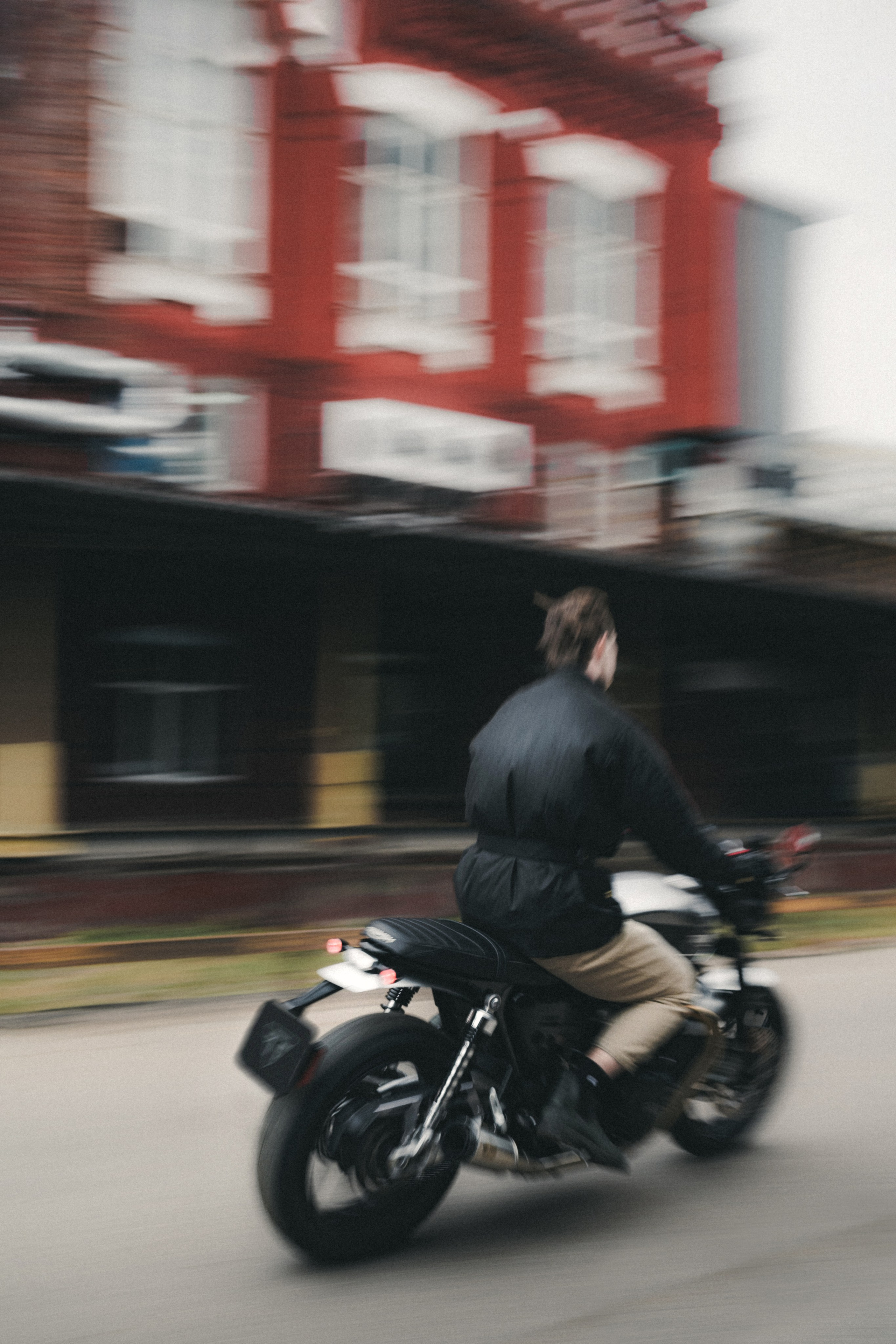 Triumph Speed Twin 1200 x Serge. Фотограф Илья К. в Москве